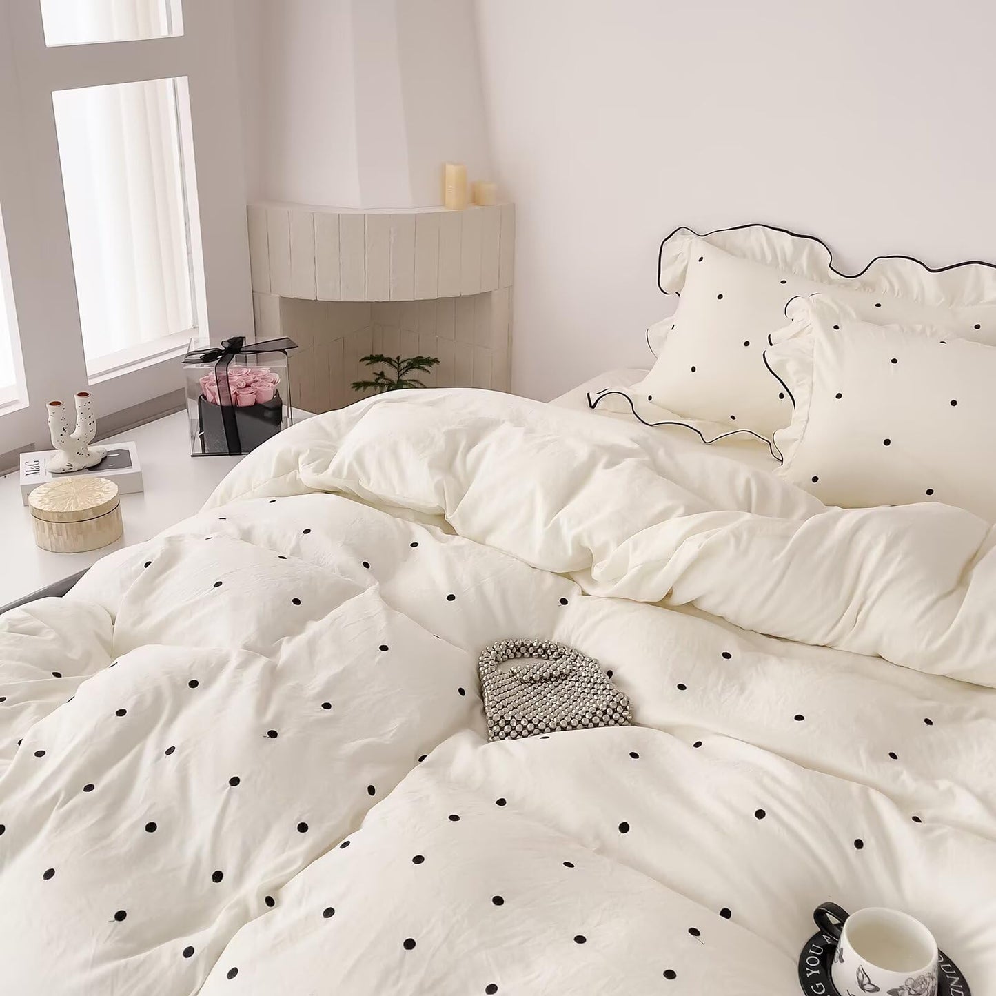 AMZTOP Duvet Cover Queen Size Polka Dot Beige 3 Pcs(1 Duvet Cover with 2 Pillowcases),Soft Washed All Seasons Comforter Covers with Ruffles,Cute Queen Bedding Set for Teen Girls 90"×90"