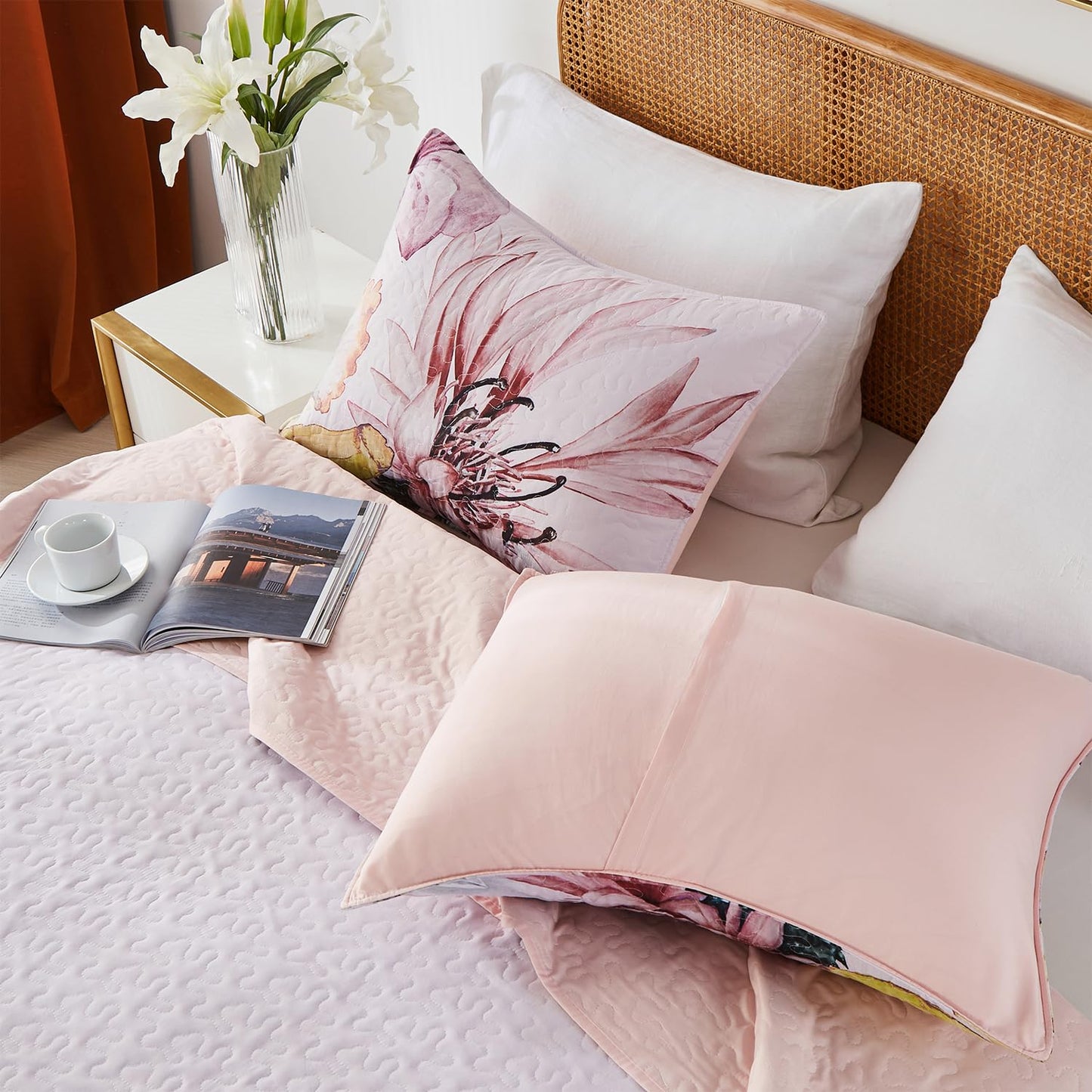 Yogeneg King Size Quilt Set, Elegant Floral Botanical Pattern Pink Bedding Set,3 Piece Lightweight Soft Summer Bedspread Coverlet with 2 PIillow Sham for All Season(Blush Floral,110"x96")