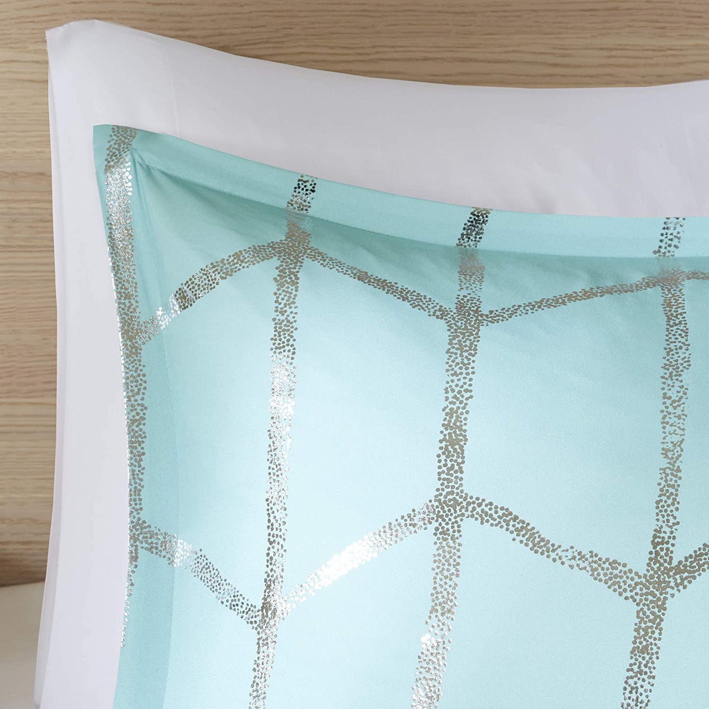 Intelligent Design Raina Full/Queen Comforter Set, Soft Microfiber, Modern Geometric Metallic Bed Set, 5 Pieces College Bedding with 2 Shams, 2 Toss Pillows Aqua/Silver