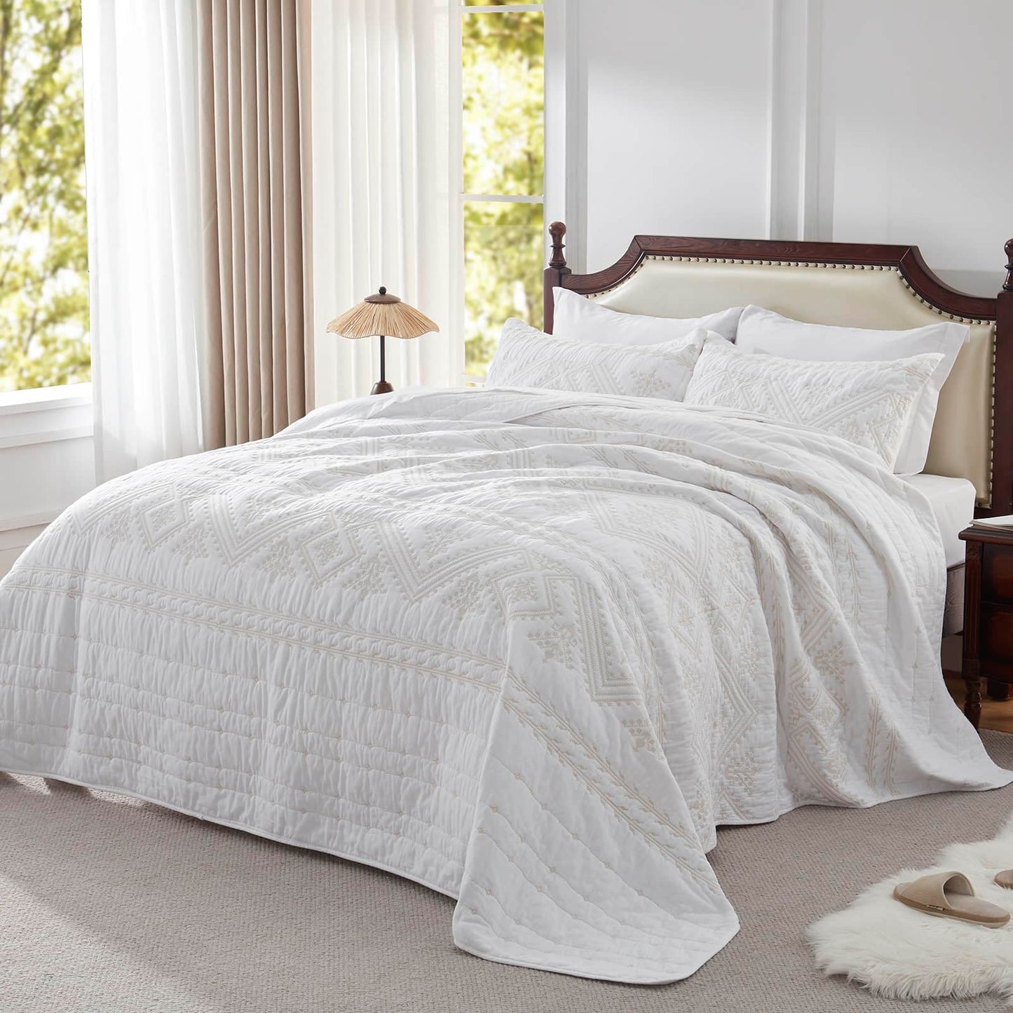 LEAONME 100% Cotton 3-Piece Quilt Set White Full Queen Size Lightweight Bedspread Coverlet 90''x98'' Soft Luxurious Golden Embroidered Bedding Set for All Seasons (1 Quilt, 2 Pillow Shams)