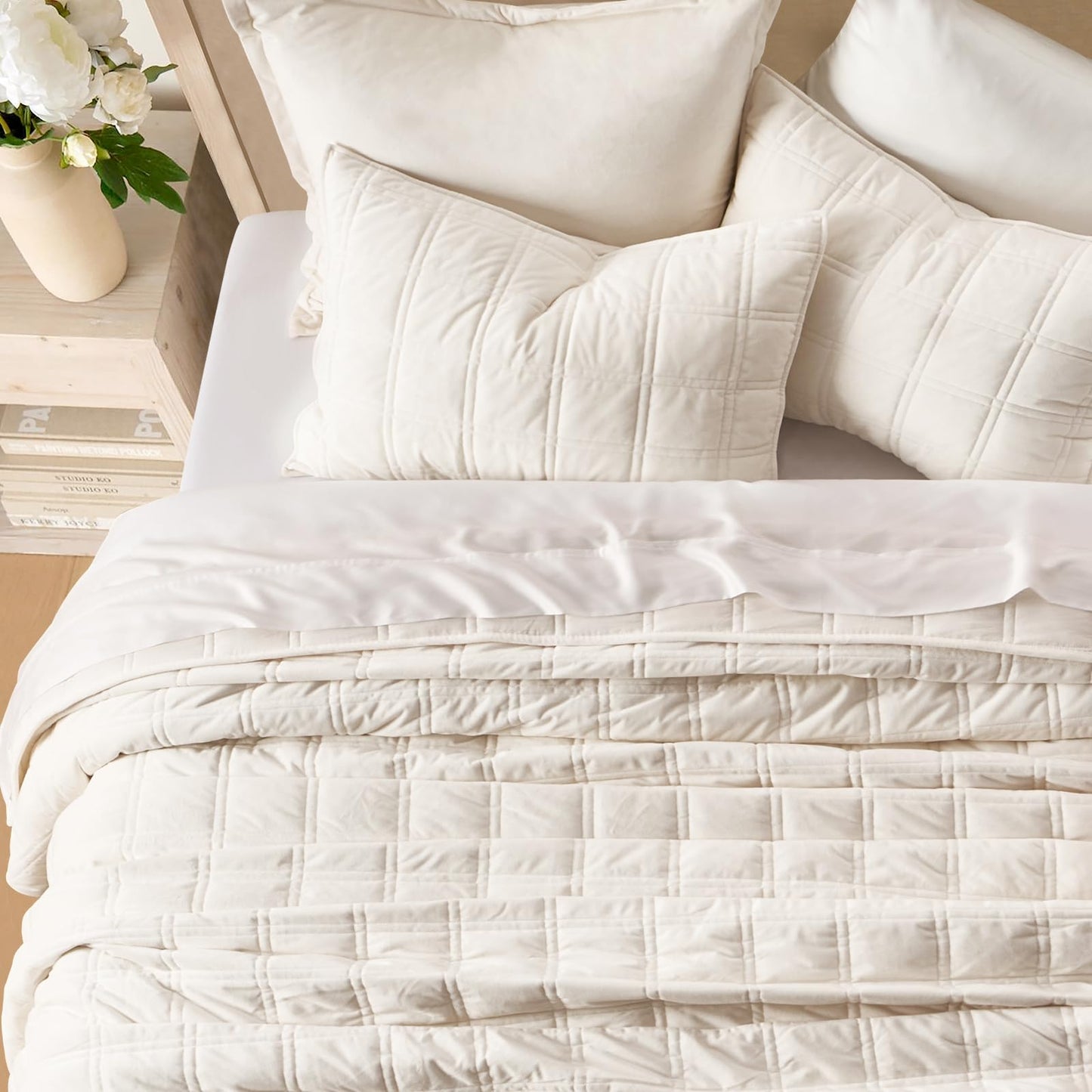 EVERGRACE 3 Pieces Luxurious Velvet Quilt King Size, Ultra Soft Bedspread Coverlet Set, Double Box Stitch Lightweight Velvet Comforter for All Season with 2 Shams, Cream White, 108"x96"