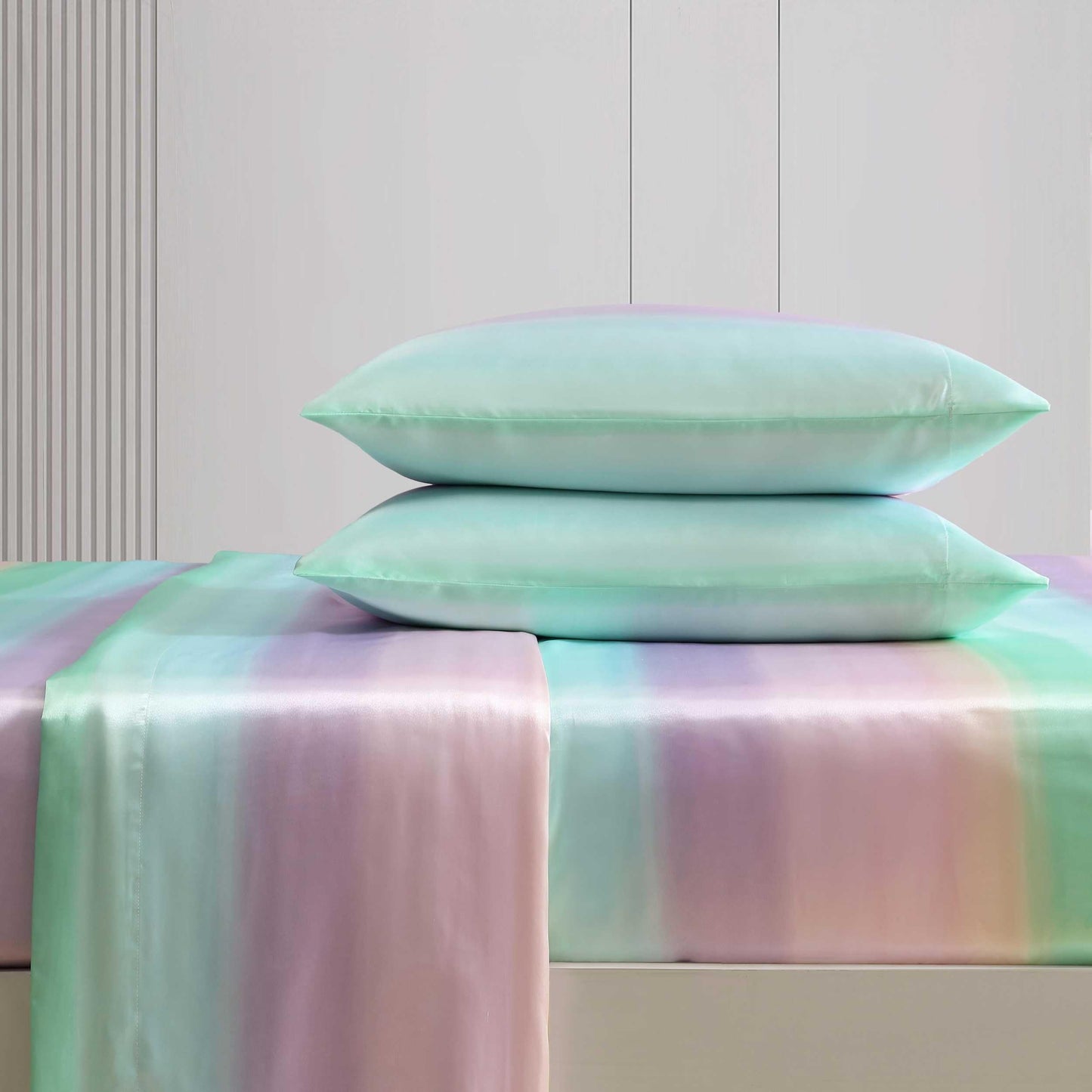 Betsey Johnson - King Bed Sheets, Satin Bedding Set with Matching Pillowcases, Wrinkle & Fade Resistant, Silky Smooth for Healthy Hair (Pastel Ombre Blue)