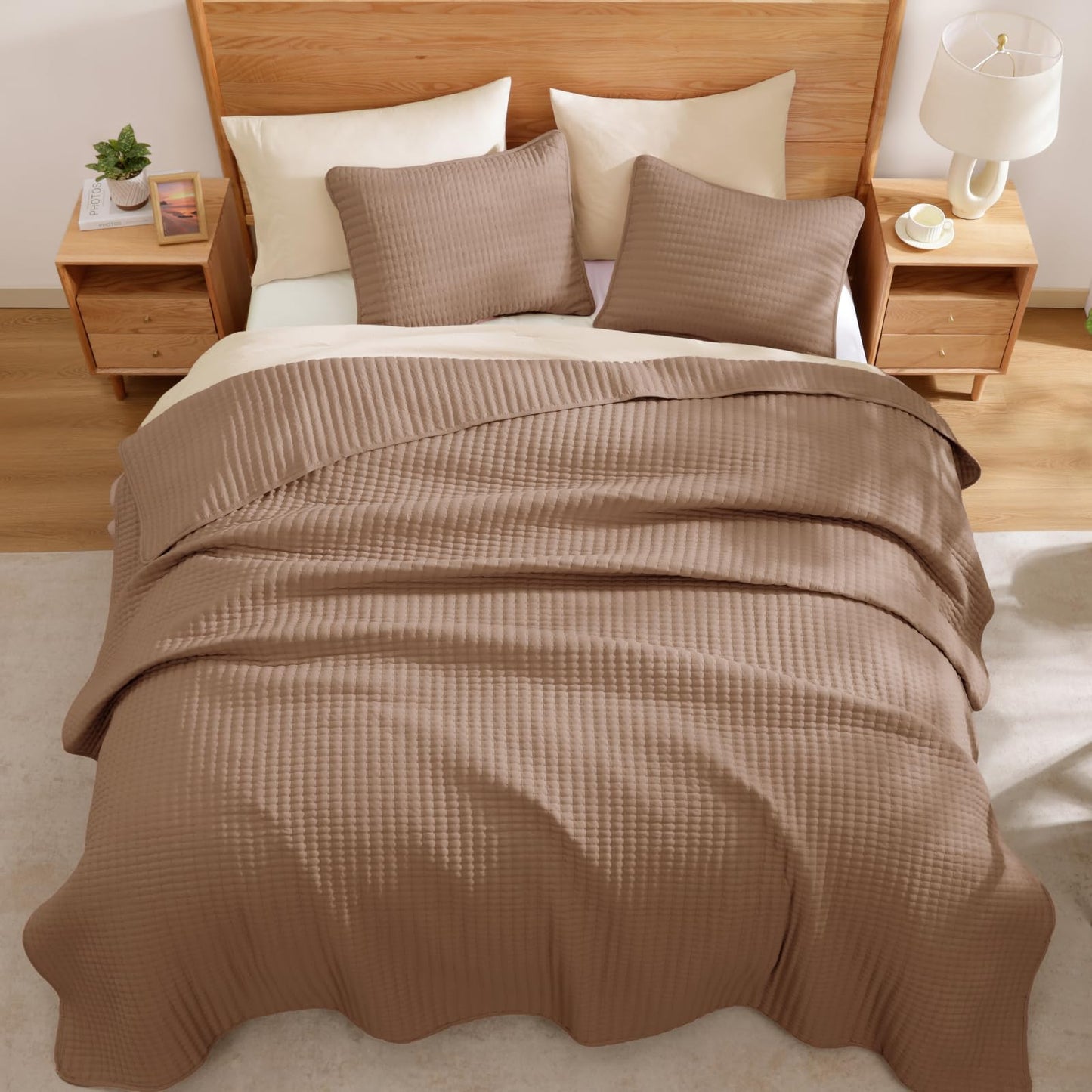 WRENSONGE Queen Quilt-3 Pieces Lightweight Bedspreads Light Brown Queen Size Quilt Bedding Set for All Seasons, Soft Summer Blanket with 2 Pillow Shams Suitable for Bed, Couch