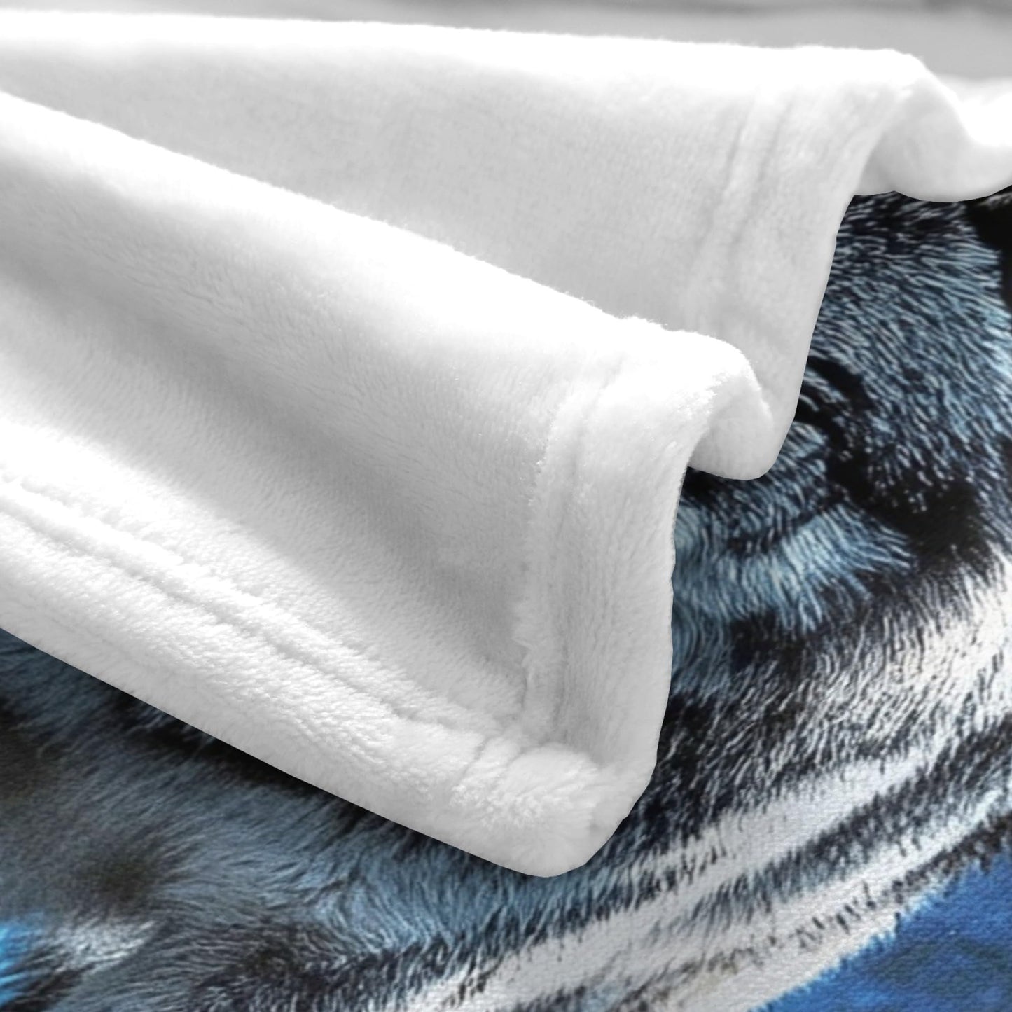 Wolf Blanket for Men Women, Super Soft Cool Blue Forest Animal Majestic Wolf Stuff Blanket Gifts for Wildlife Lovers Adults Kids Girls Boys, Warm Cozy Fuzzy Plush Fleece Flannel Throw Blankets 50"x40"