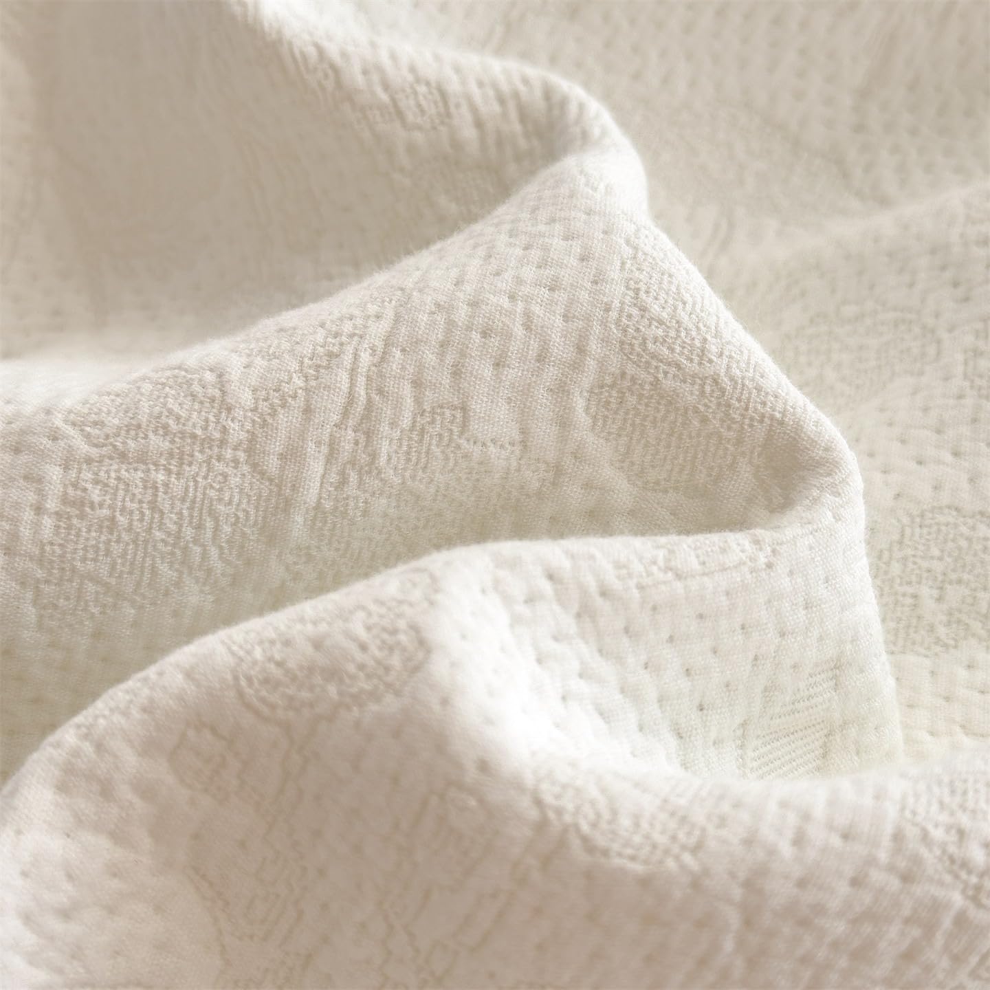 Cotton Muslin Quilt Twin Size Floral White, Lightweight Breathable Reversible Bedspread Coverlet, Soft Farmhouse Bedding for All Season Bed Couch Sofa (Leaves White, Twin 60 x 80 in)