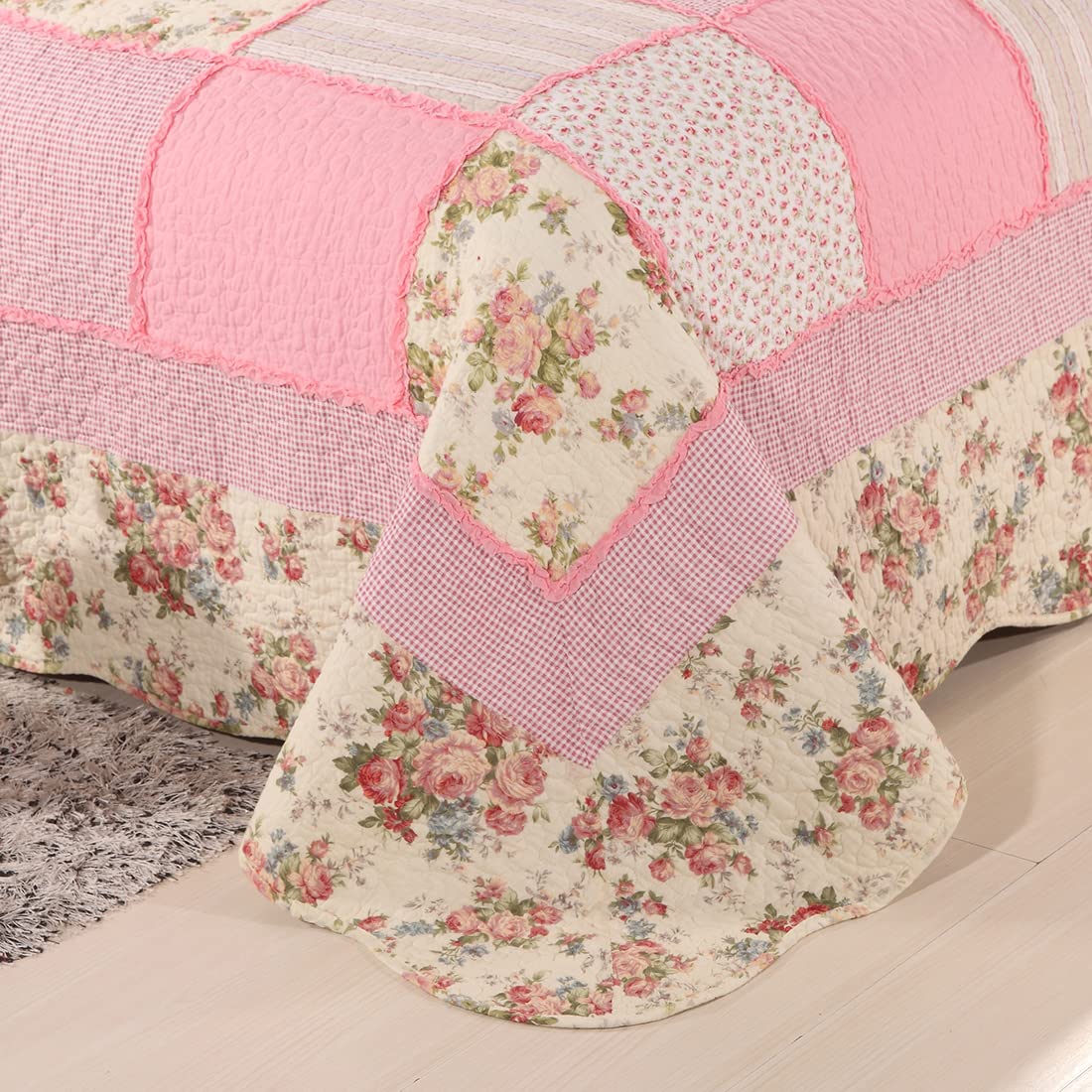 vctops 3 Piece Patchwork Floral Quilted Bedspread Quilt Set 100% Cotton Boho Ruffles Reversible Coverlet Set 1 Quilt and 2 Pillow Shams (Pink,Queen)