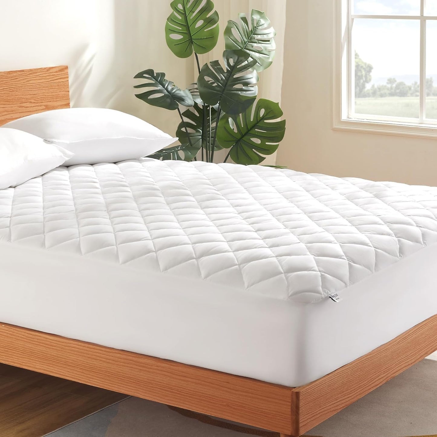 SLEEP ZONE Twin XL Mattress Pad, Breathable and Noiseless Mattress Cover, Quilted Fitted Mattress Protector with Deep Pocket, Machine Washable Mattress Topper (White, Twin XL)