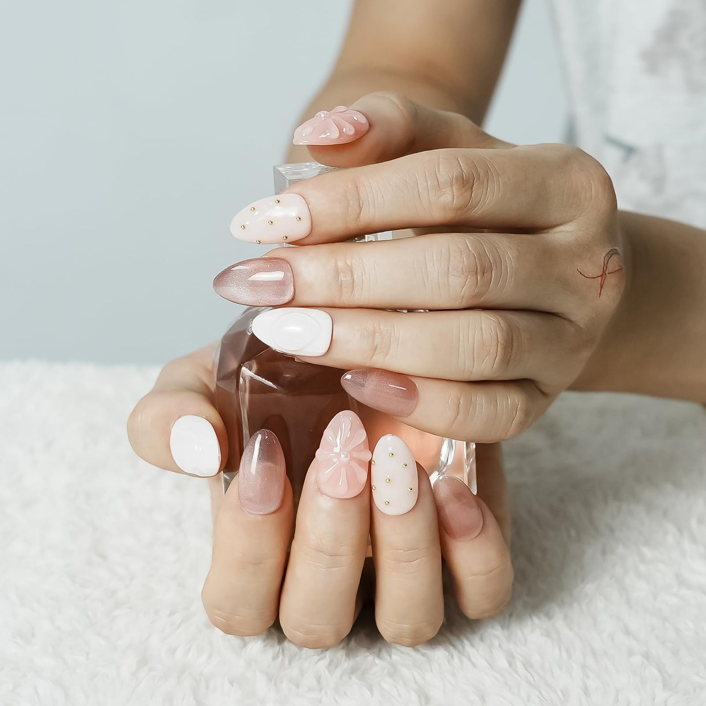 Tesytto Nude Pink Press on Nails Short Almond Cat Eye Fake Nails with 3D Sleek Water Drop Design Glossy Finish Glitter Full Cover Acrylic Nails (Ice Flowers,M)