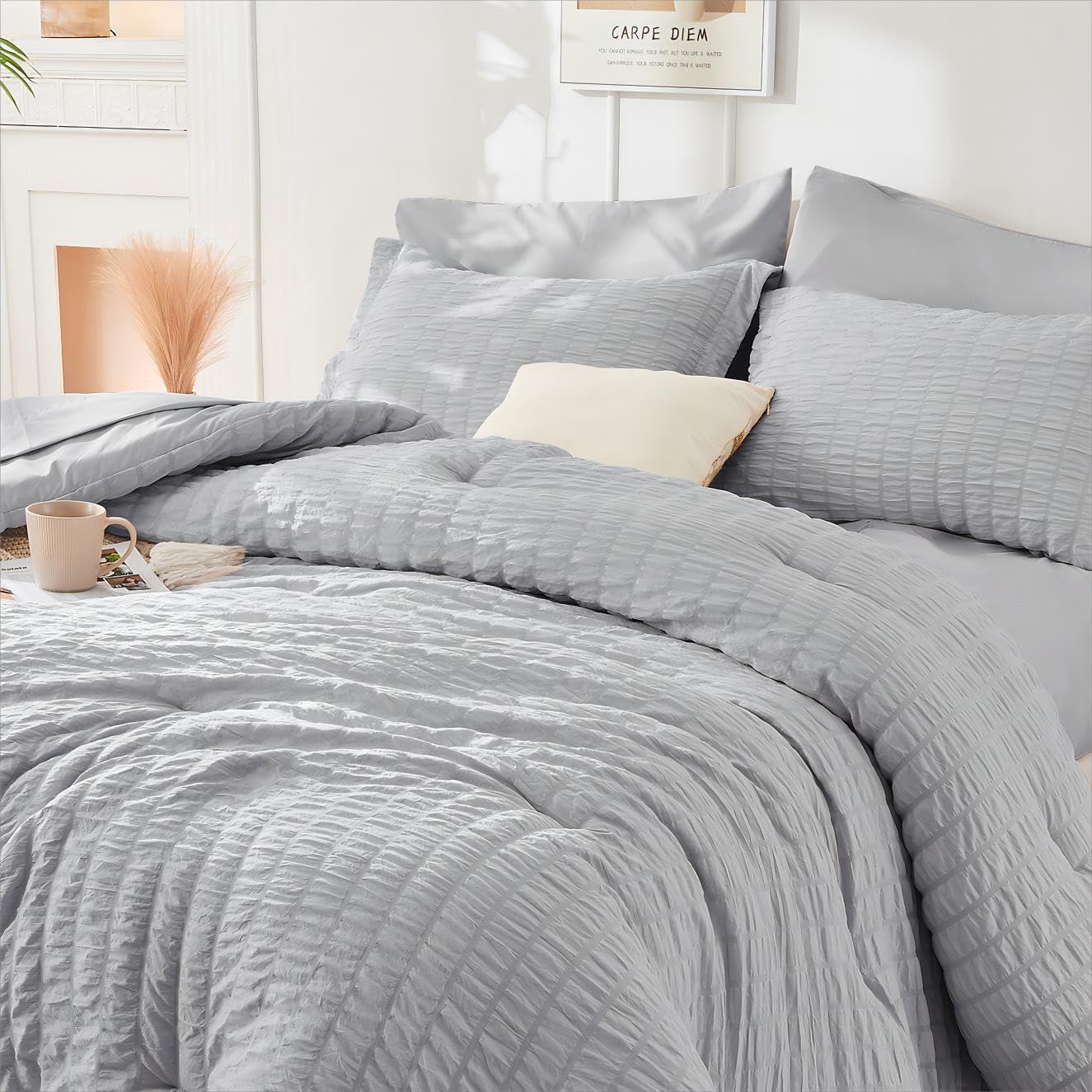 HYMOKEGE Light Grey Duvet Cover Queen Size, Ultra Soft 3-Piece Seersucker Duvet Cover Set with Zipper Closure, Soft Brushed Microfiber Bedding Set with 8 Corner Ties (90"x90", 2 Pillowshams)