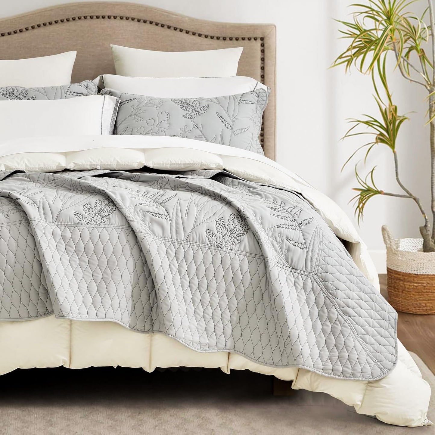 DaisyHuang Botanical Oversized Bedspread Queen Size - Leaves Pattern Stitching Quilt Set - Elegant & Fresh Style Bedding Coverlets, Reversible, Lightweight, 5 Piece, Grey