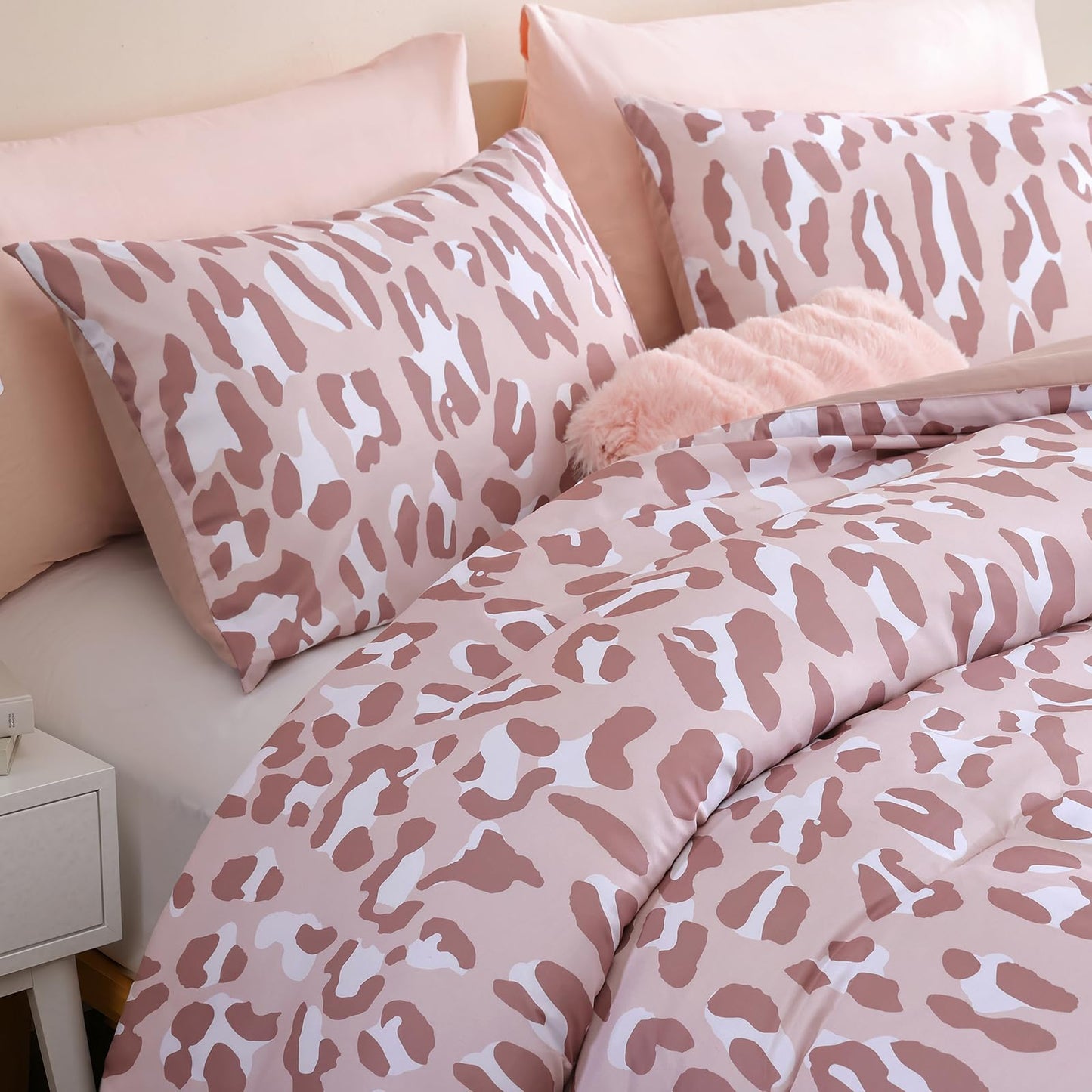 JANZAA Leopard Print Comforter Set King Size - 3 Pieces Animal Cheetah Printed Comforter Set, Cozy Soft Fluffy Pastel Pink/Floral Print Bedding Set with 2 Pillowcases for All Season