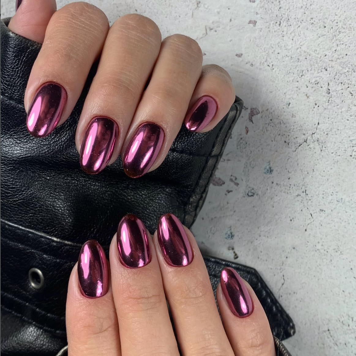 KQueenest Light Pink Press on Nails Short Oval, Chrome Nails Press ons Round, Metallic Glue on Nails Acrylic, Bling Glitter Short Almond Fake Nails with Design for Decoration, 24 Pcs