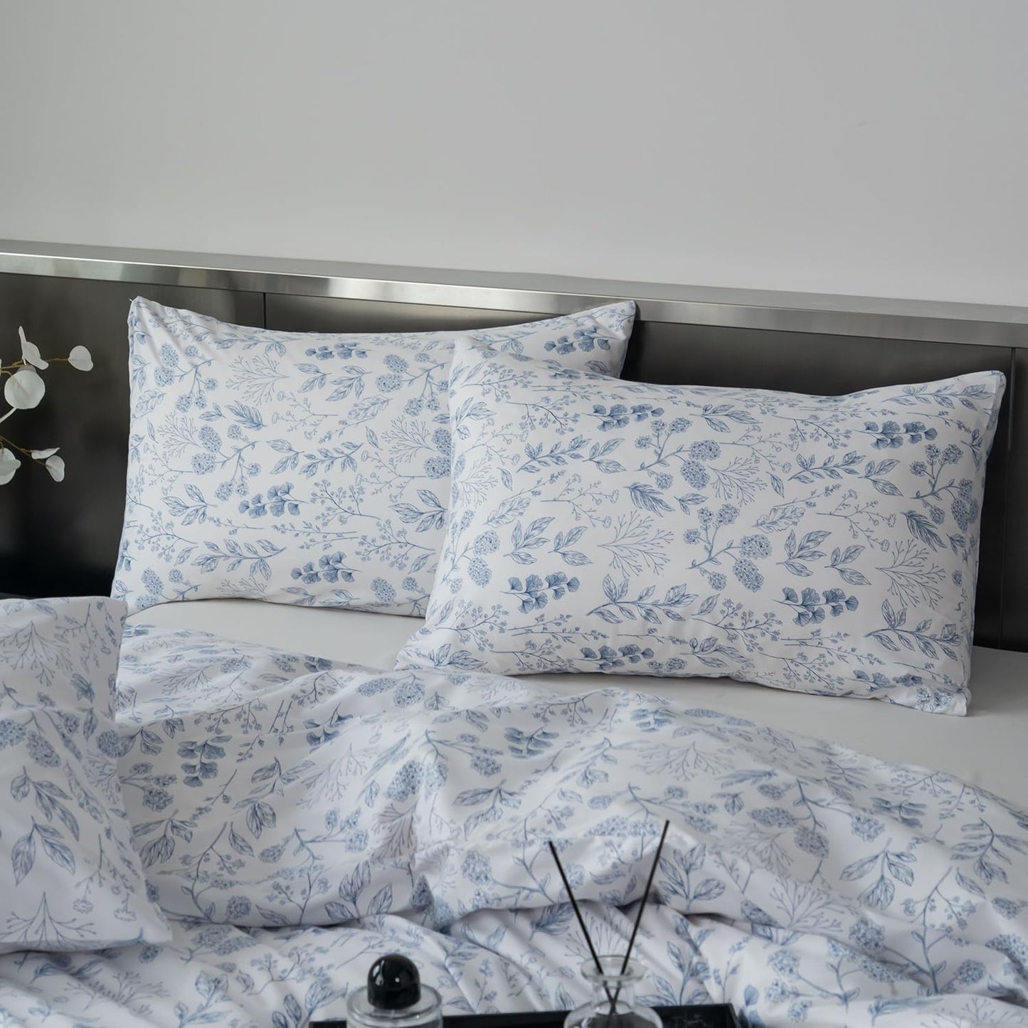 BUPIRD Queen Floral Comforter Set 3 Pieces Soft Cute Bedding Blue Flower Print Botanical Garden Style Comforter and 2 Pillowcases