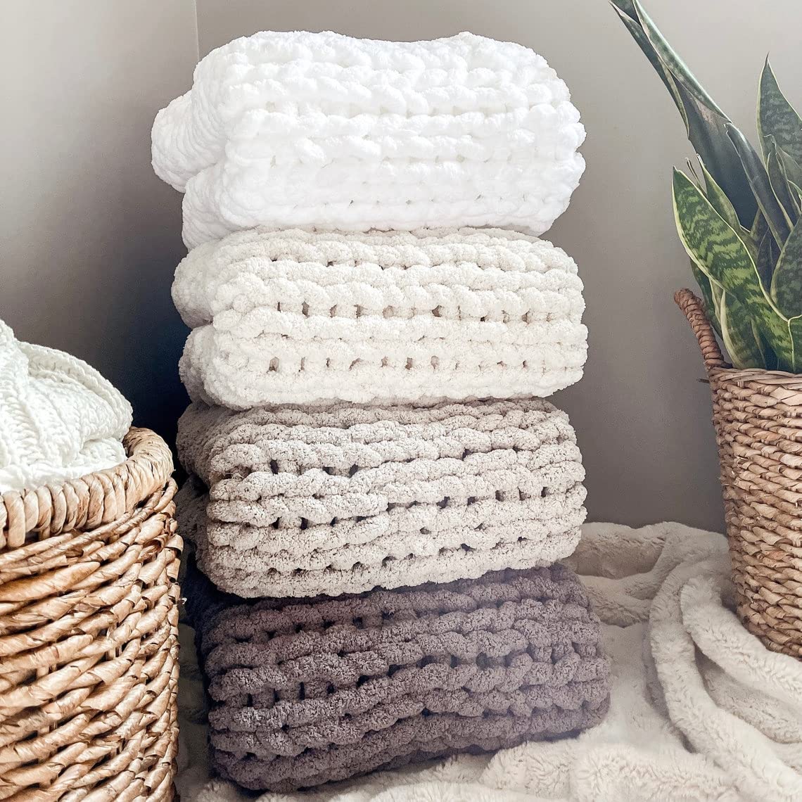 INNDUN Chunky Knit Blanket 48"x72" Handwoven Interior Decoration for Large Sofas and Beds White