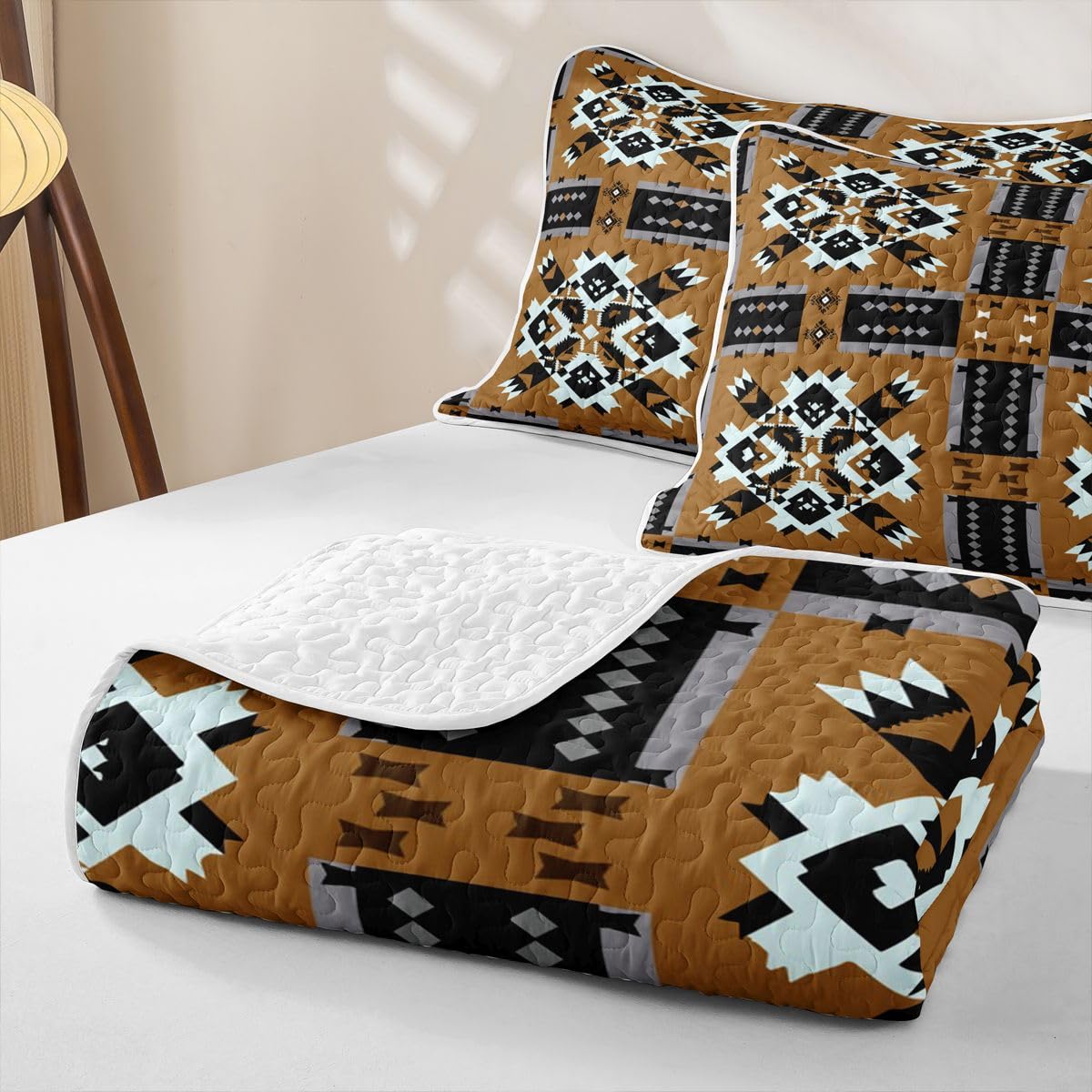 Caramel Tan Southwestern Lightweight Queen Quilt Bedding Set,Cooling Bedspread Coverlet,Aztec Tribal Black and White Geometric Quilted Blanket with 2 Pillow Shams,Soft Microfiber for Hot Sleepers