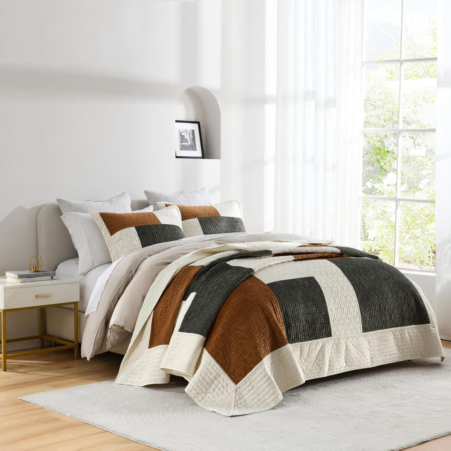 Grassix Velvet Quilt Set Queen Size, 3 Pieces Patchwork Bedspread Coverlet with 2 Pillow Shams for All Seasons, Lightweight Comforter Bedding Set, Green Caramel, 90"x96"