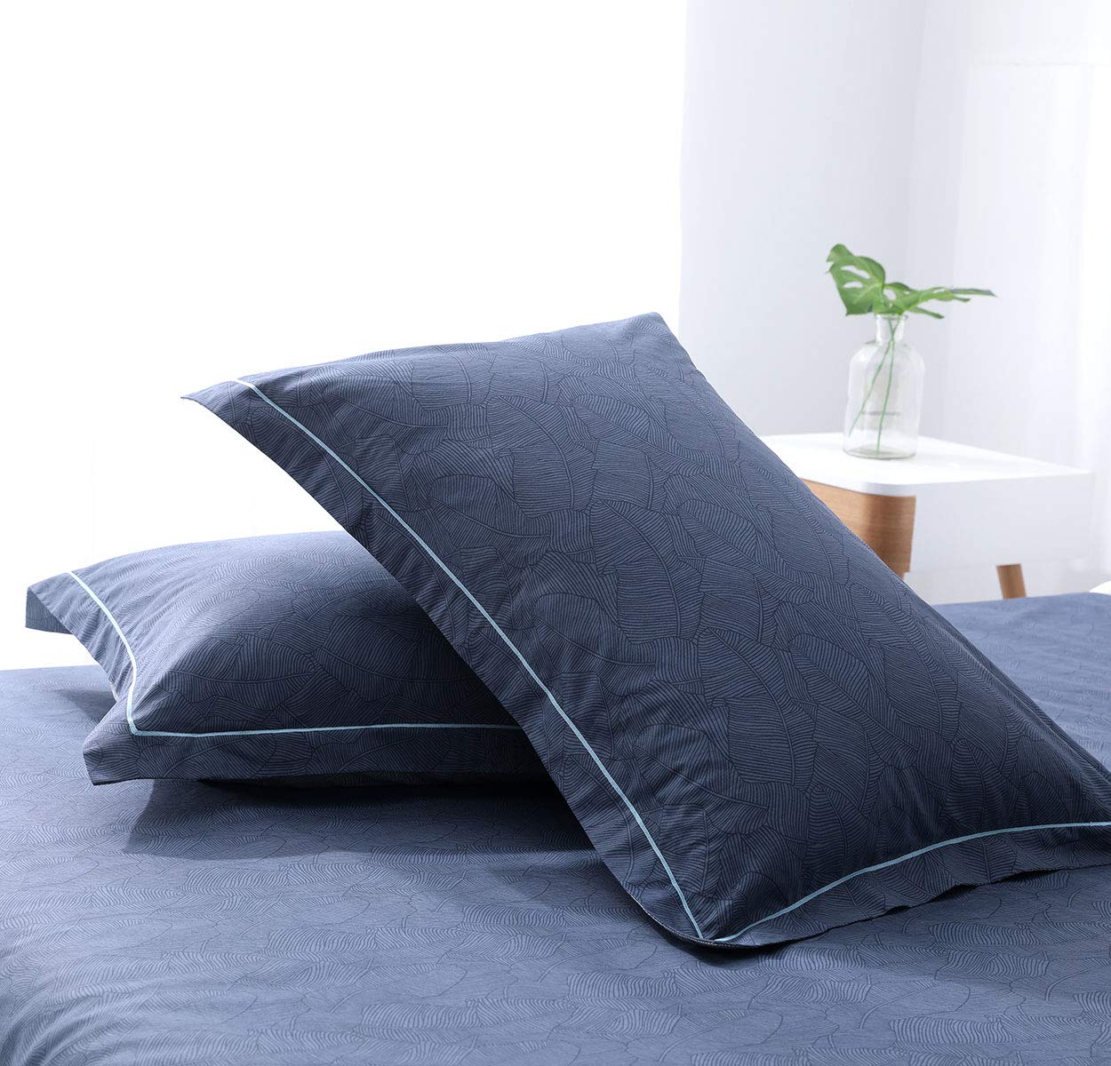 SLEEPBELLA Comforter Queen Size, 600 Thread Count Cotton Navy & Grey Leaves Reveisible Comforter Sets, Down Alternative Bedding Set 3Pcs(Queen, Navy&Blue Leaves)