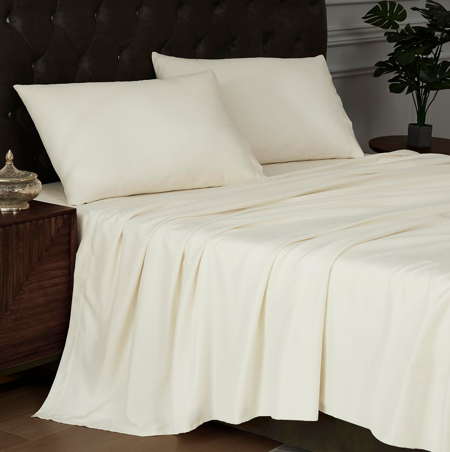 King Size Fresh Ivory 4-Piece Microfiber Sheet Set - Soft & Cozy Hotel Luxury Bedding - Deep Pockets Fits Up to 14"- Wrinkle Resistant - Quick Dry - Oeko-TEX® Certified by Linen Closet