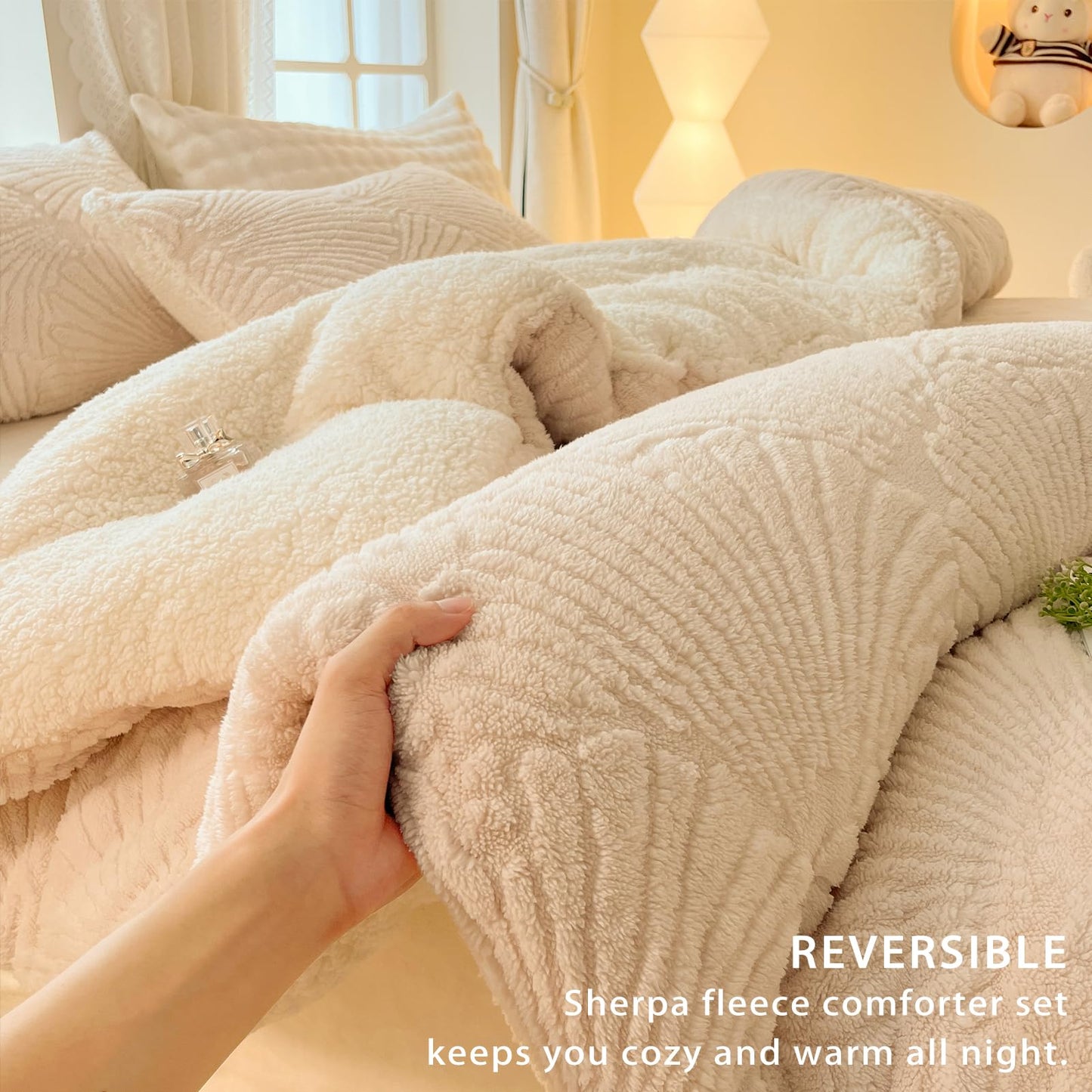tohrisa Seashell Jacquard Sherpa Comforter Set Warm Cozy Premium Bedding 3 Pieces, King Size Geometric Pattern Quilt Comforter with 2 Pillowcases(104"X90" Ivory White)