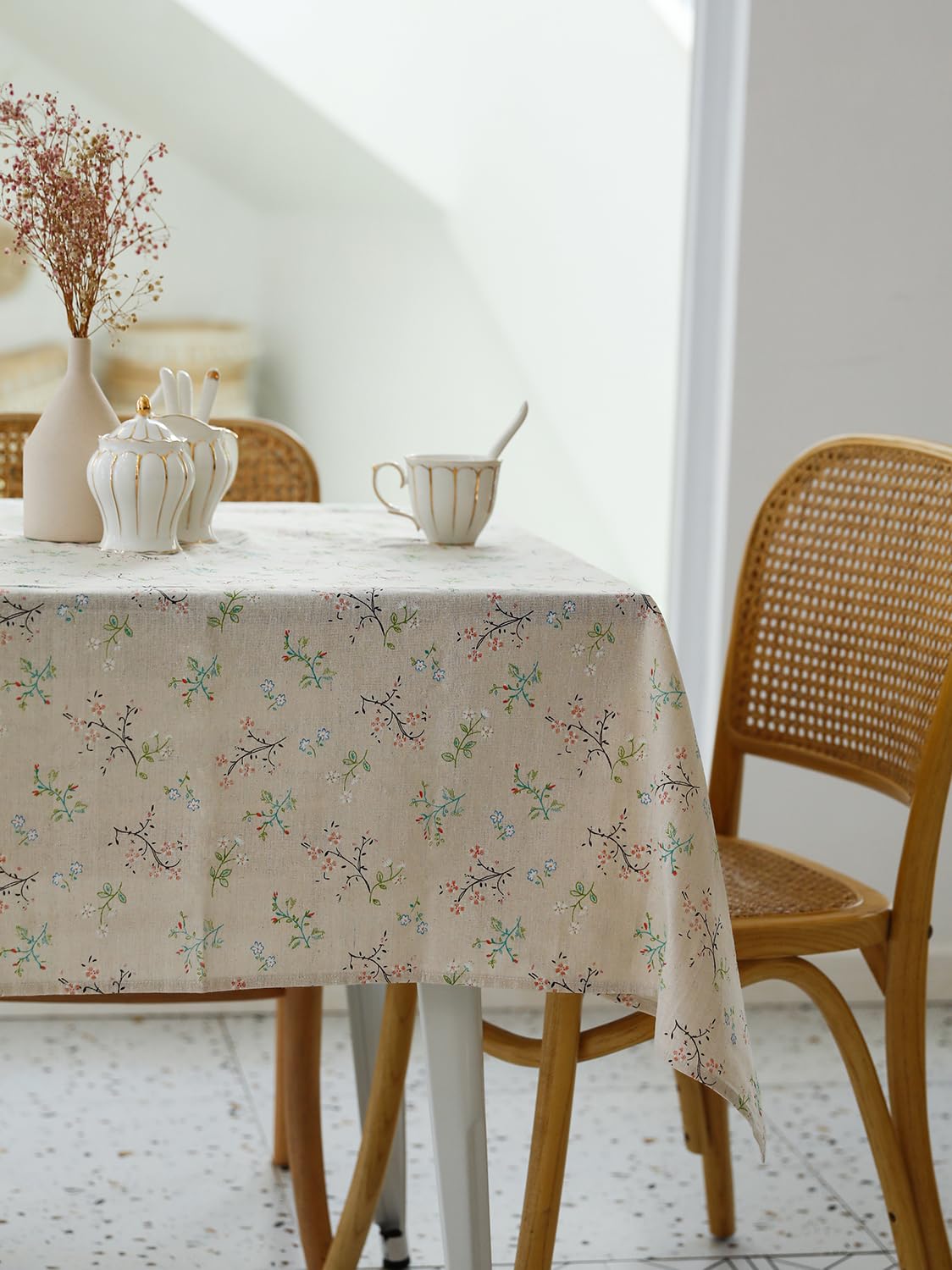 YiHomer Pastoral Rectangle Tablecloth - 60 x 84 Inch Table Cloth - Washable Table Cover with Dust-Proof Wrinkle Resistant for Restaurant, Picnic, Bistro, Indoor and Outdoor Dining, Gardenia