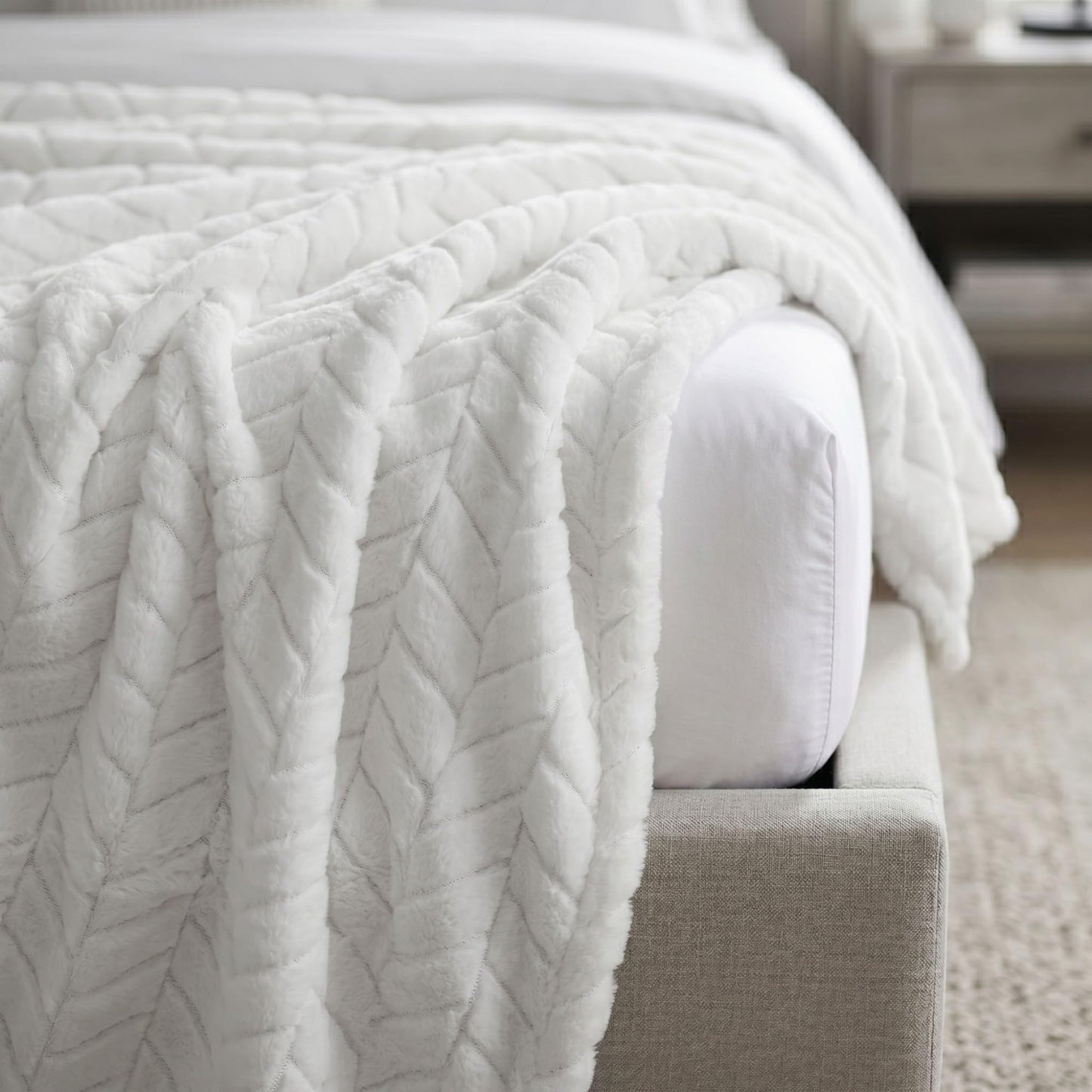 Superior Hope Herringbone Fluffy Fleece Blanket, Soft Plush Embossed Chevron Throw for Couch, Bed and Living Room Decor, Bedroom Essentials, Cozy Lightweight All Season Cover, King Size, White