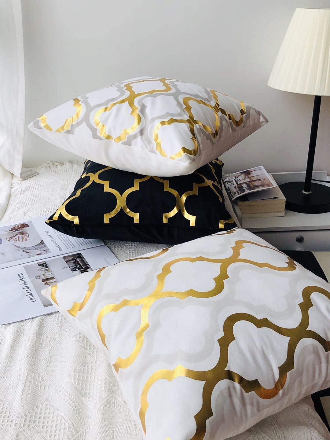 ZLINA Home Decorative Set of 4 Throw Pillow Covers Gold Foil Pillow Covers 18 ×18 Inch Geometric Square Cushion Covers Decor Couch Sofa Bedroom（White and Gold ）