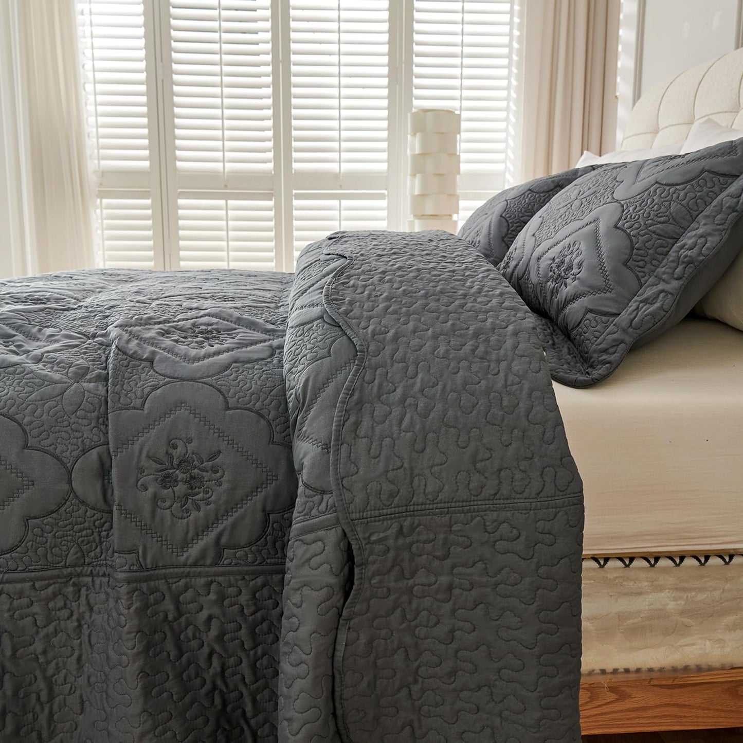 Cmfshape Floral Embroidery Quilt Set,3 Pieces Queen Quilt Bedding Set,Classic Diamond Pattern Quilts,Ultra Soft Lightweight Reversible Bedspread Coverlets for All Season(Grey,90"x90")