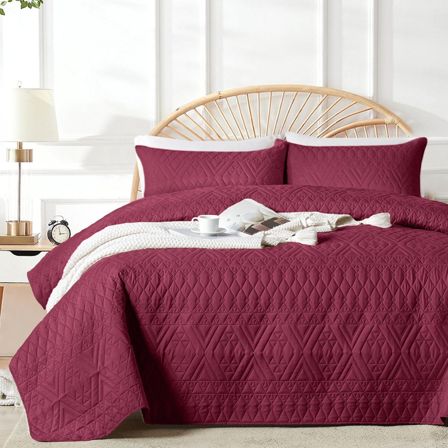 akkialla Full/Queen Quilt Set, Burgundy Lightweight Microfiber Bedspread Coverlet, Boho Geometric Pattern, Soft All-Season Bedding, 3-Piece (1 Quilt, 2 Pillow Shams)