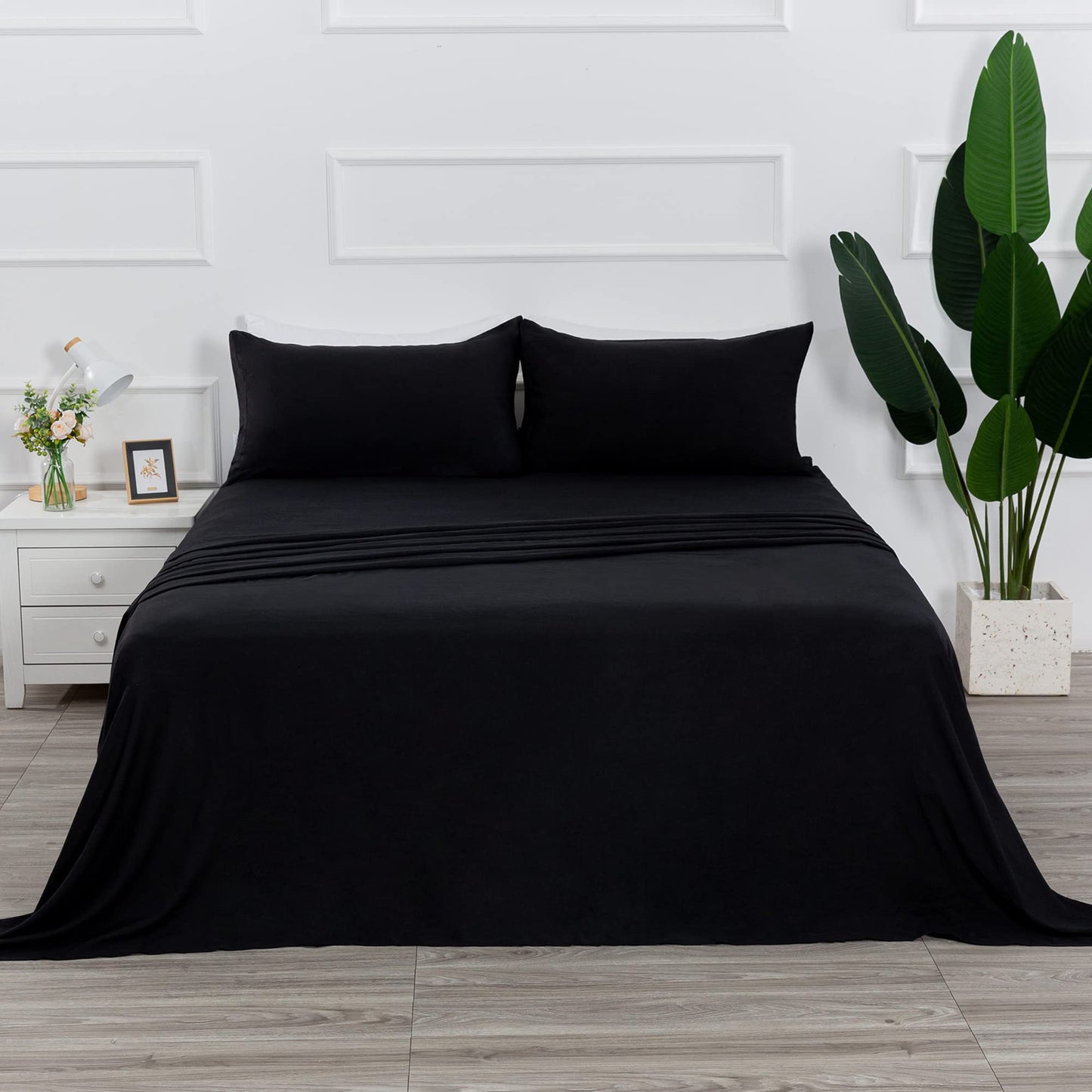 4 Piece Bed Sheet Set (Queen,Black) 1 Flat Sheet,1 Fitted Sheet and 2 Pillow Cases,Brushed Microfiber Luxury Bedding with Deep Pockets