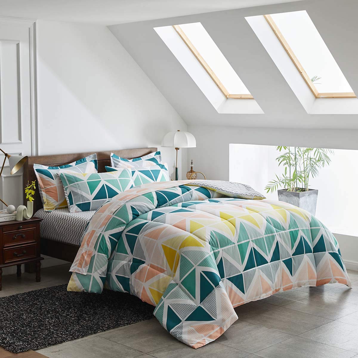 UOZZI BEDDING Bed in a Bag 7 Pieces Queen Size Yellow Green Triangles Print - Soft Microfiber Reversible Bed Comforter Set (1 Comforter 2 Pillow Shams 1 Flat Sheet 1 Fitted Sheet 2 Pillowcases)