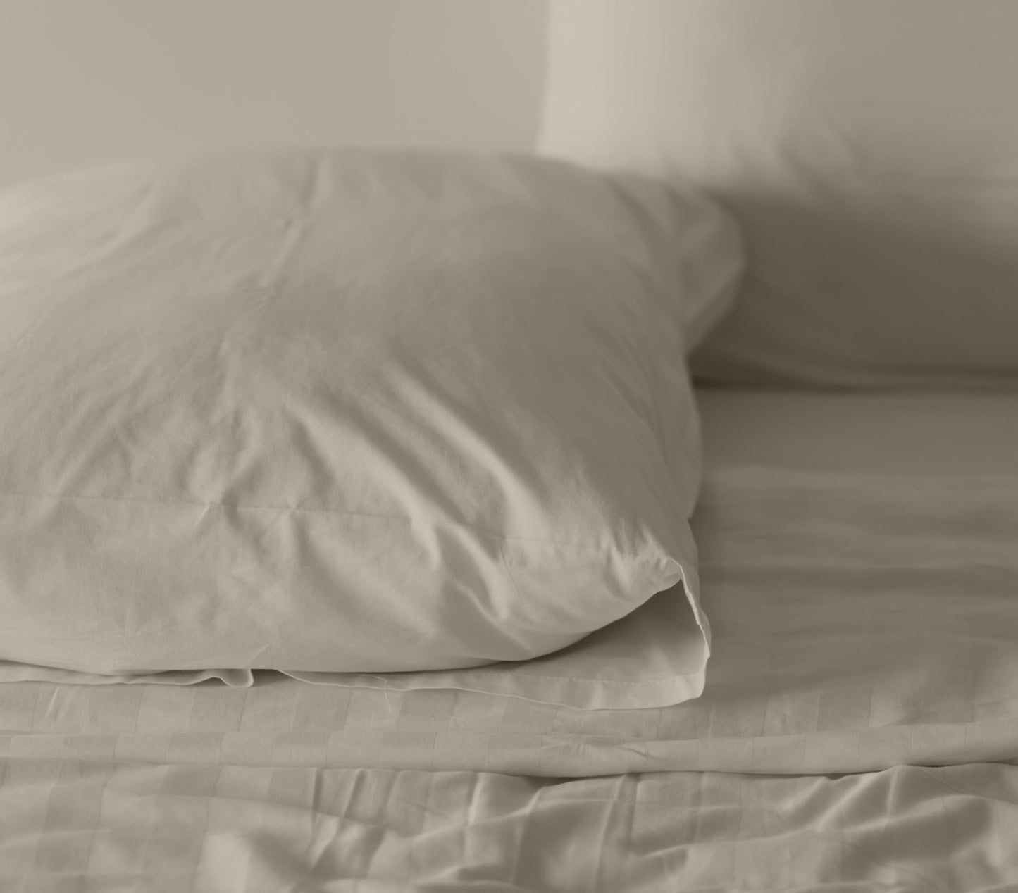 RUVANTI 100% Cotton Percale Sheets Queen Size – Crisp Cooling Bed Sheets for Hot Sleepers, Deep Pocket 16”, Soft Breathable & Durable Hotel-Style 4 Piece Set, Taupe