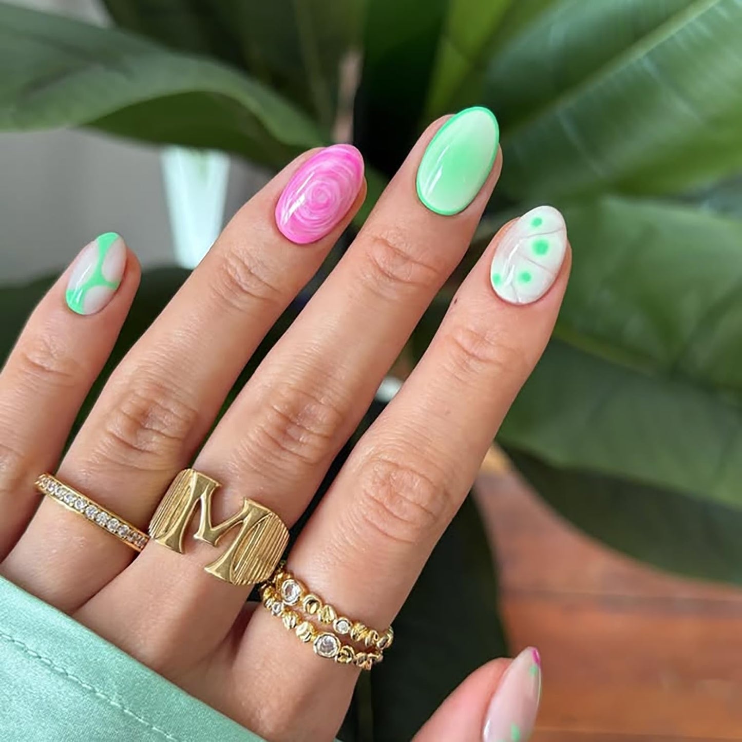 Green Press On Nails Short Almond Fake Nails Acrylic Nails Press Ons Full Cover Glue On Nail Artificial Glossy False Nails With Leaf Designs Green Stick On Nail For Women Girls 24Pcs