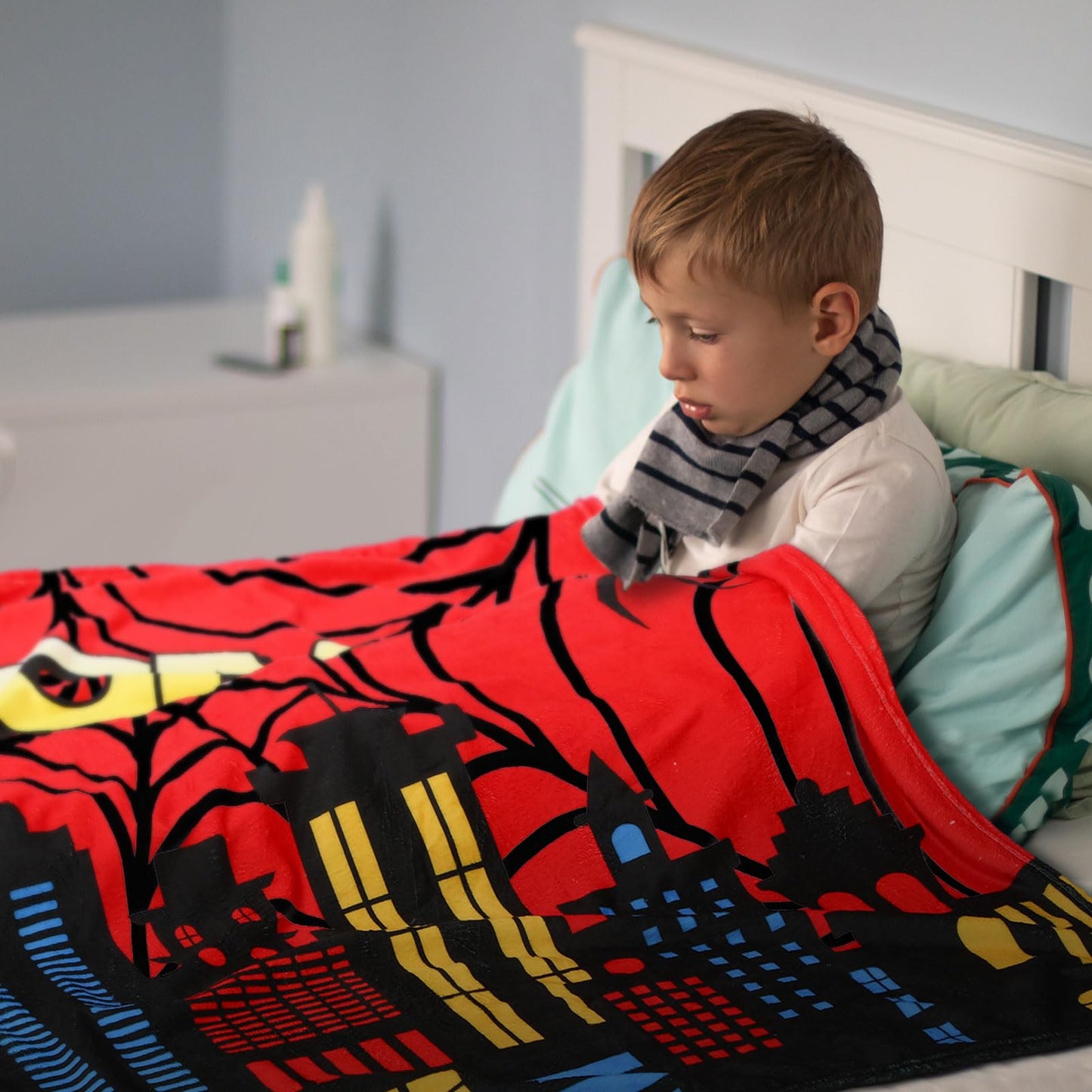 Pickmesh Spider Throw Blanket Spider Gifts Hero Movie Cinema Theme Plush Lightweight Fleece Throw Blanket 60 x 50 Inches for Hero Theme Birthday Party Favor Supplies(Red)