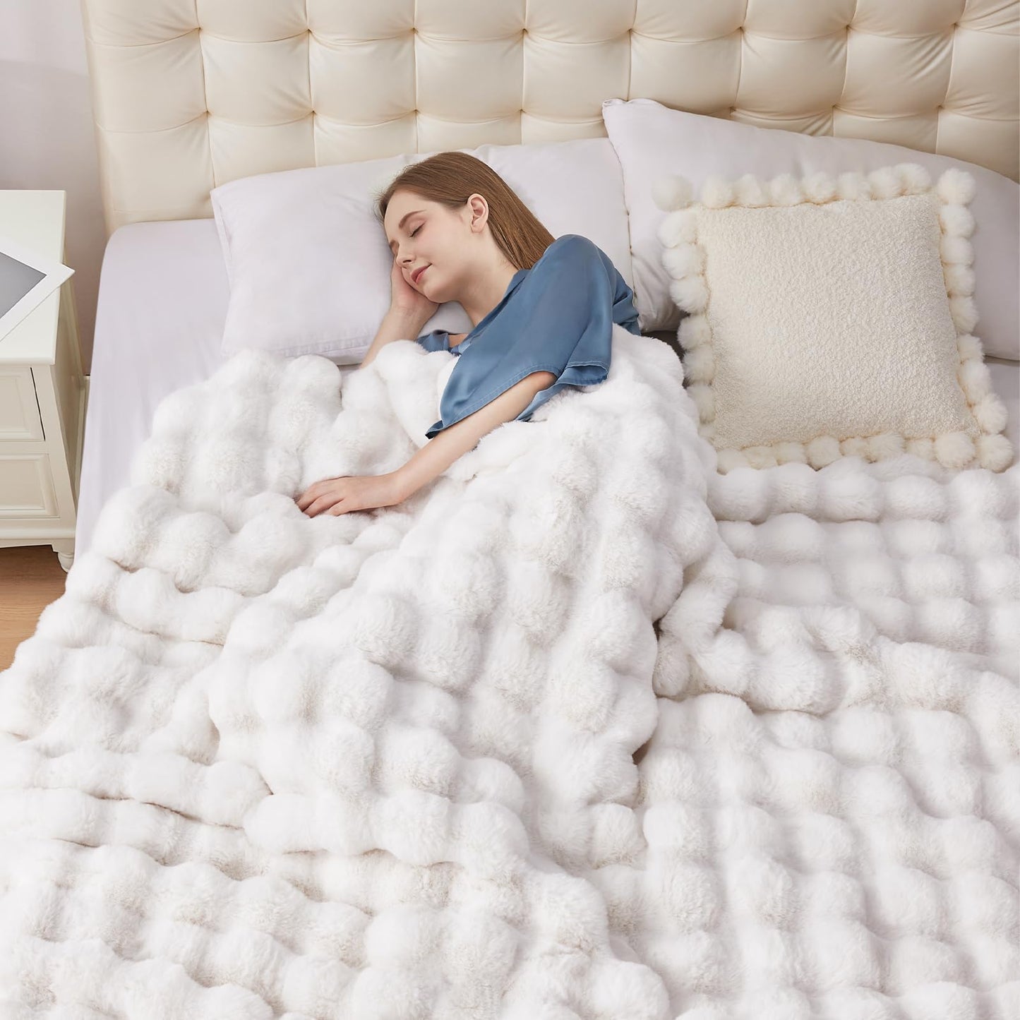 Anysay Faux Fur Throw Blanket, 1000GSM Fluffy Soft Bubble Blanket for Couch Bed, Cozy Plush Warm and Thick Blanket 40''*60'' White