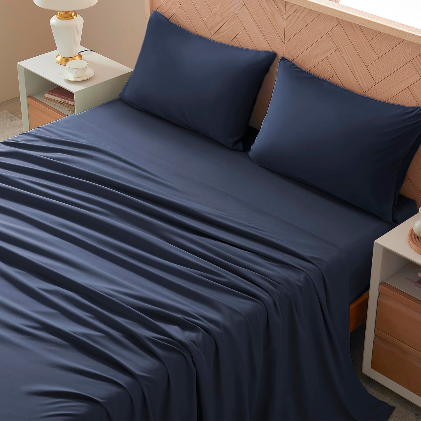 USXIBEI Queen Size 4 Piece Sheet Set - Comfy Breathable & Cooling Bed Sheets Set, Soft and Wrinkle Free, Deep Pockets, Easy & Secure Fit, Hotel Luxury Bedding - Oeko-Tex - Navy Blue