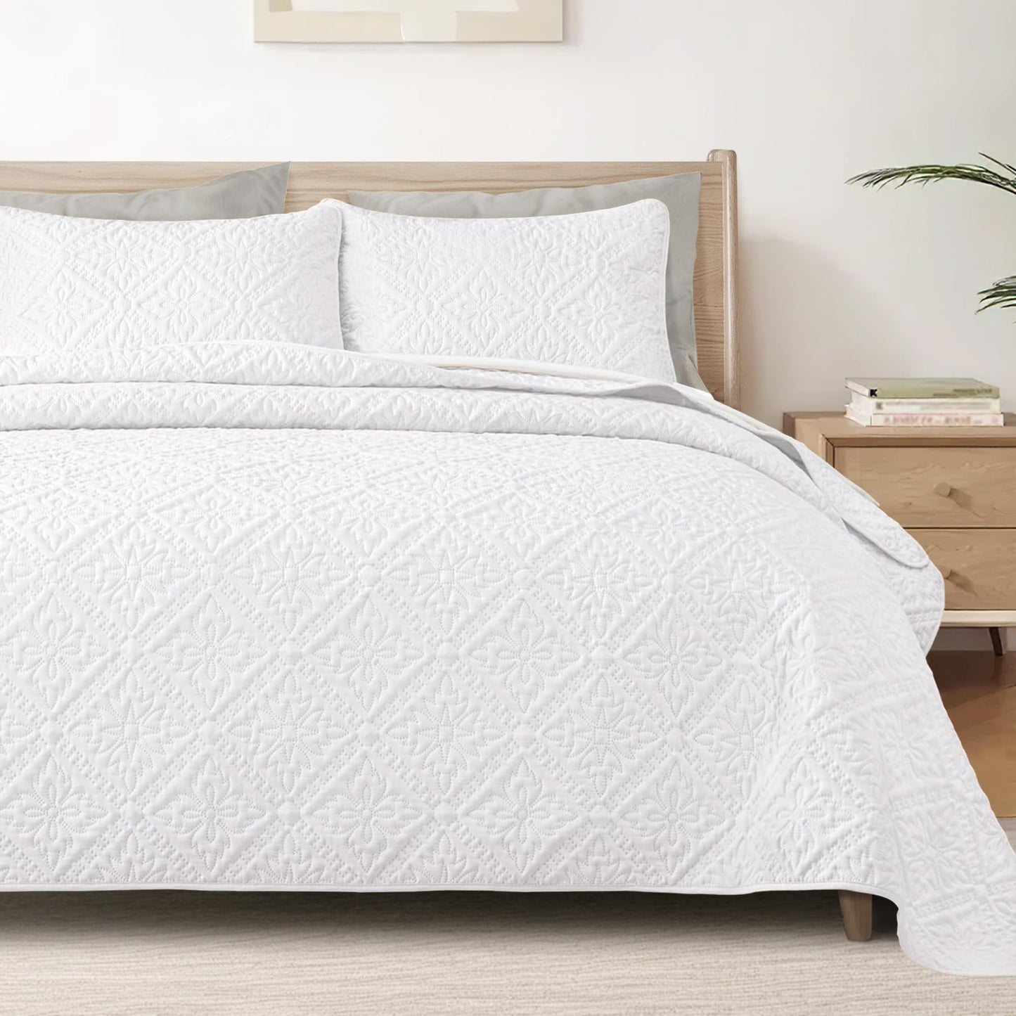 Exclusivo Mezcla King Quilt Bedding Set, Lightweight Soft Bedspreads Coverlets with 2 Pillow Shams, Modern White Oversized Quilts King Size for All Seasons