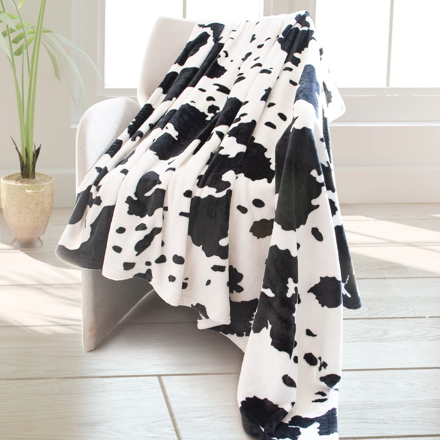 Cow Print Blanket Warm Plush Cute Throw Soft Fleece Flannel Lightweight Black & White Blankets for Living Rooms Sofa Bedroom All Seasons Decor Cow Gifts for Adults Kids Teens 50" x 60"