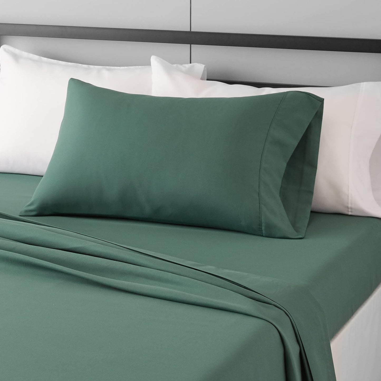 Amazon Basics Lightweight Super Soft Easy Care Wrinkle-Free Breathable Brushed Microfiber 3-Piece Bed Sheet Set with 14-Inch Deep Pockets, Twin XL, Emerald Green, Solid