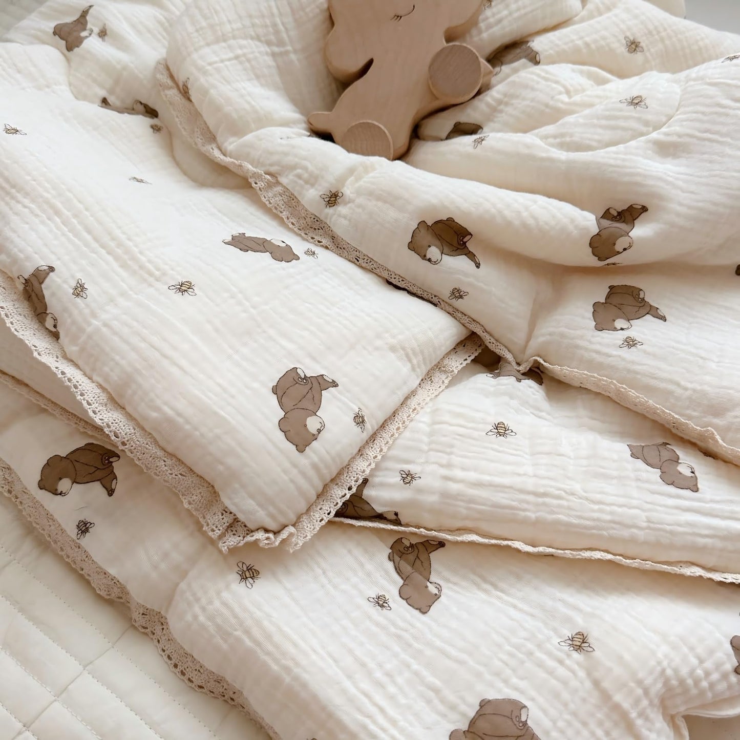 BuLuTu 100% Muslin Toddler Quilt Thin Crib Comforter Girls Boys Quilted Blankets, 47"x59", 1.5 Pounds, Soft Breathable Muslin Cotton Quilts, Bee Bear Pattern, Machine Washable