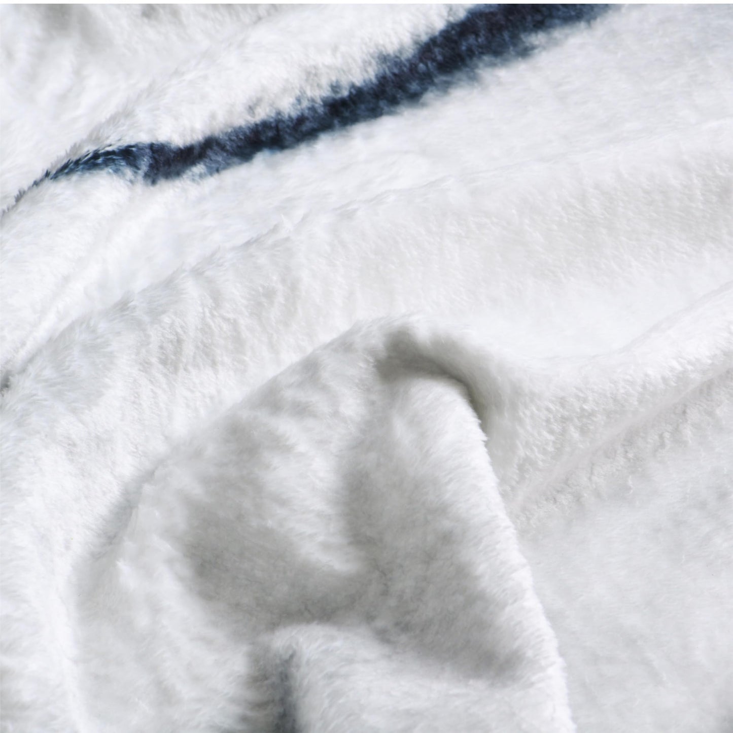 Gray Wolf Comfort Warmth Soft Cozy Air Conditioning Machine Wash Black and White Rose Skull Sherpa Fleece Blanket (Throw 60"x80") (Gray Wolf, L)