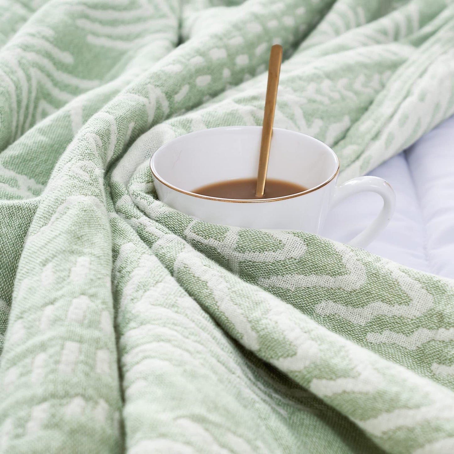 jinchan Boho 100% Cotton Blanket Muslin Lightweight Twin Size Throw Blanket Reversible for Couch Soft Cozy All Season 3-Layer Throw Coverlet Blanket for Bedroom Living Room Decor Green 60x80 Inches