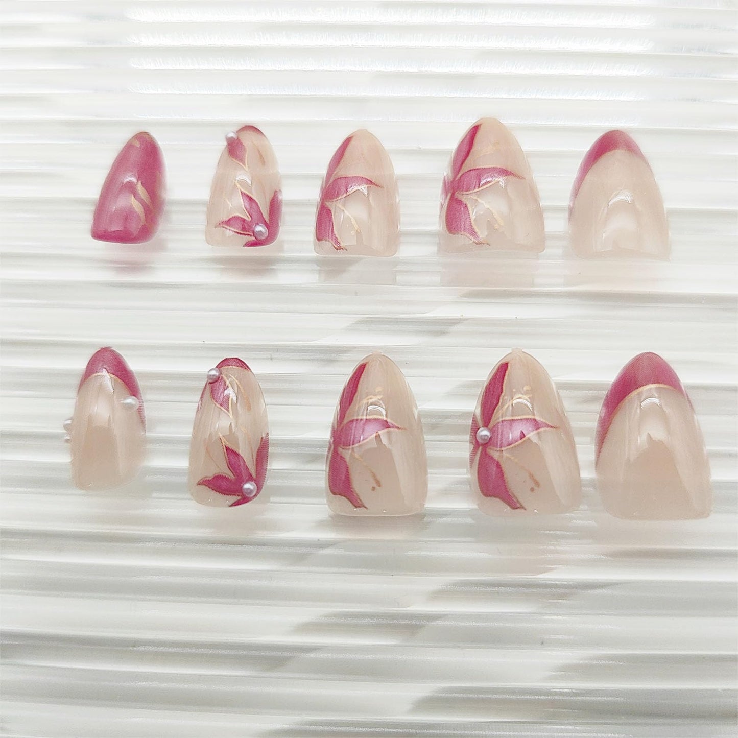 Short Press on Nails Almond Flower Red Cat Eye Acrylic Fake Nails with 3D Pearls Gold Leaf Floral Design Full Cover Reusable French Tip Glue on False Nail for Women 24 Pcs