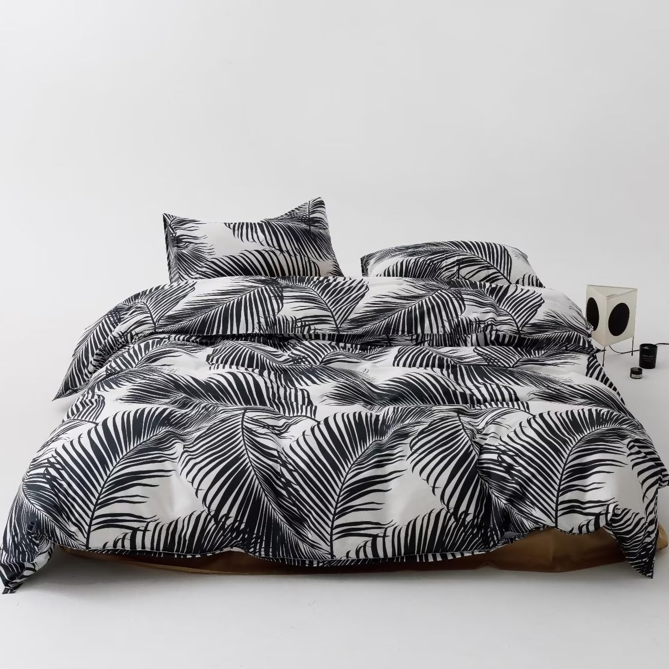 karever Black Leaves Comforter Queen & White Palm Leaf Printed Sets Modern Boho Tropical Botanical Bed Quilts for Women Men Soft Floral Comforters, Queen(90''*90'')