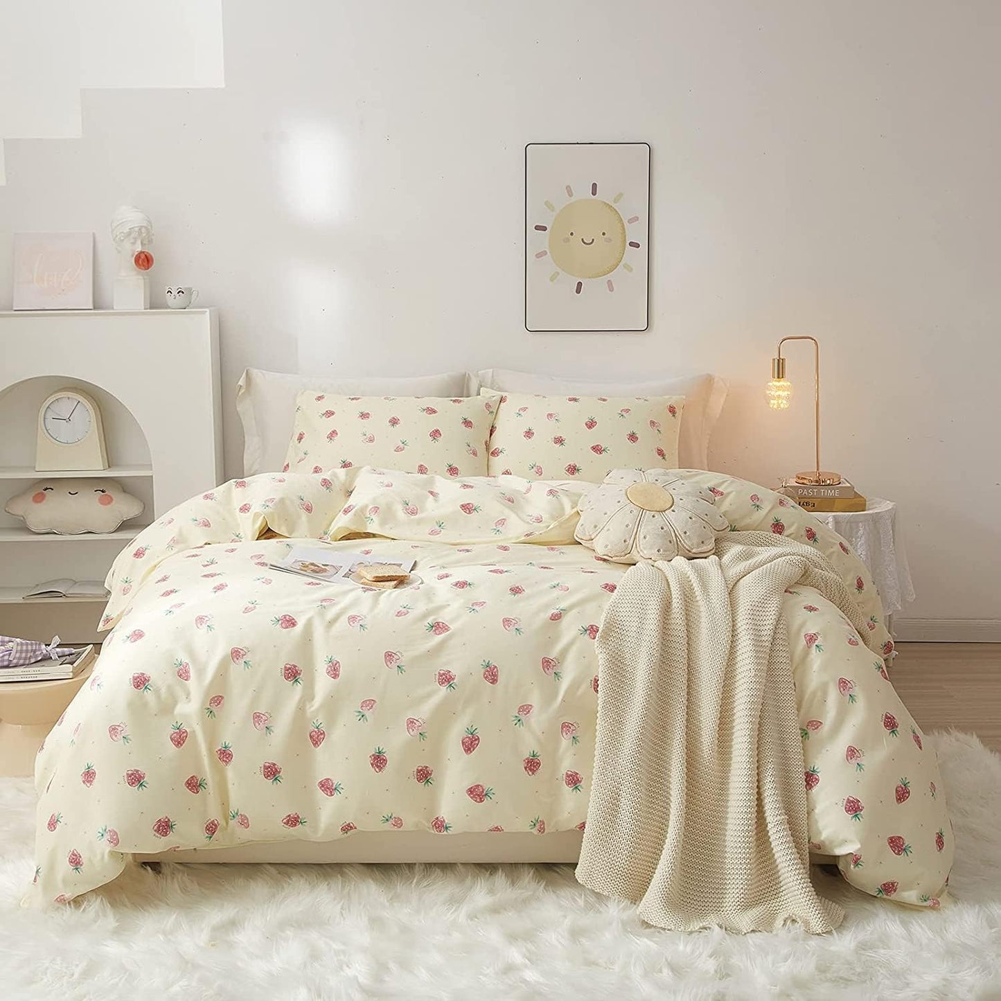 LifeTB Girls Strawberry Comforter Set Queen Cute Kids Fruit Bedding Set Beige Cream Strawberry Pattern Kawaii Comforter for Teens Boys Soft Fluffy Queen Comforter Set with 2 Pillowcases