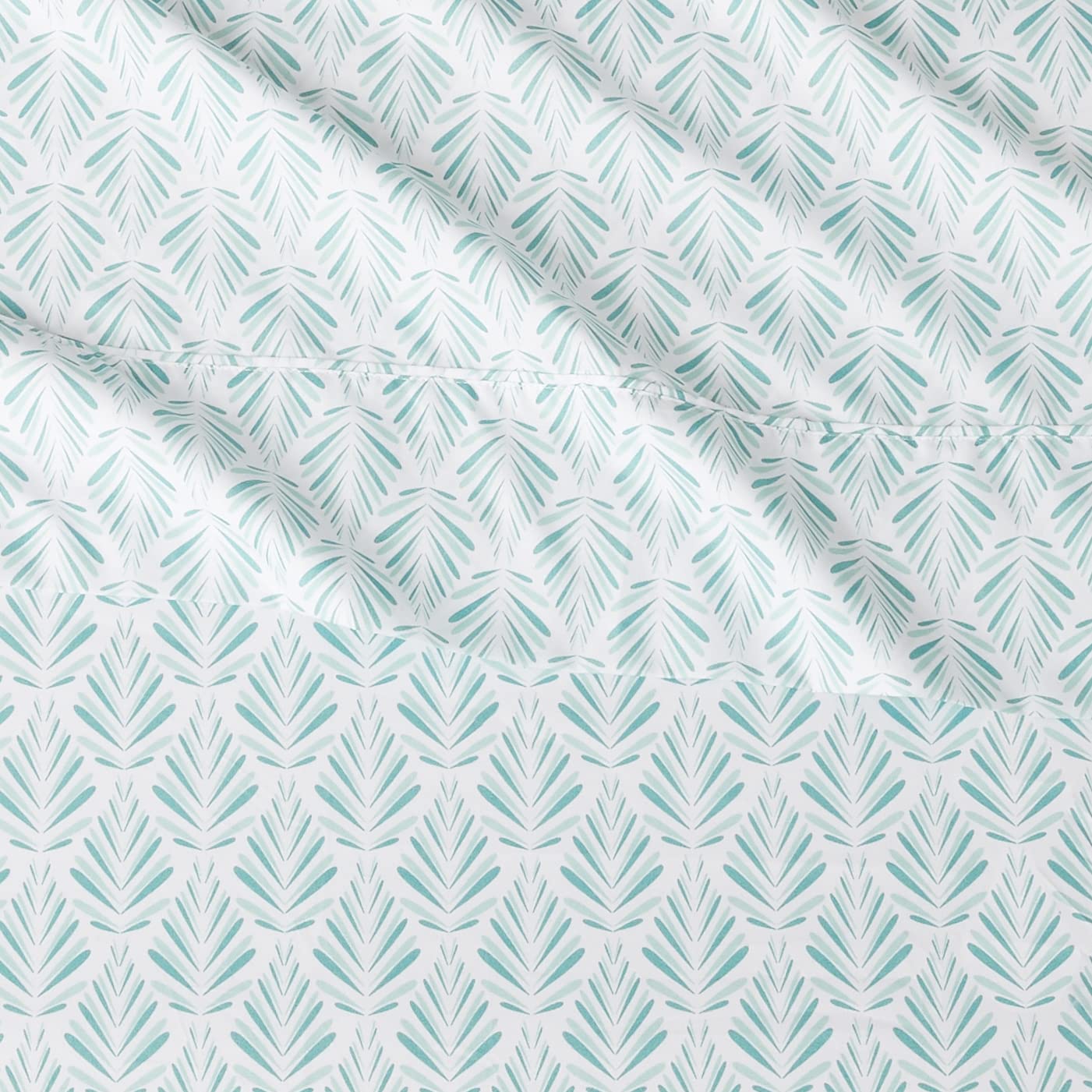 Amazon Basics Lightweight Breathable Brushed Microfiber 4-Piece Bed Sheet Set with 14-Inch Deep Pockets, Wrinkle Resistant, Queen, Aqua Fern, Printed