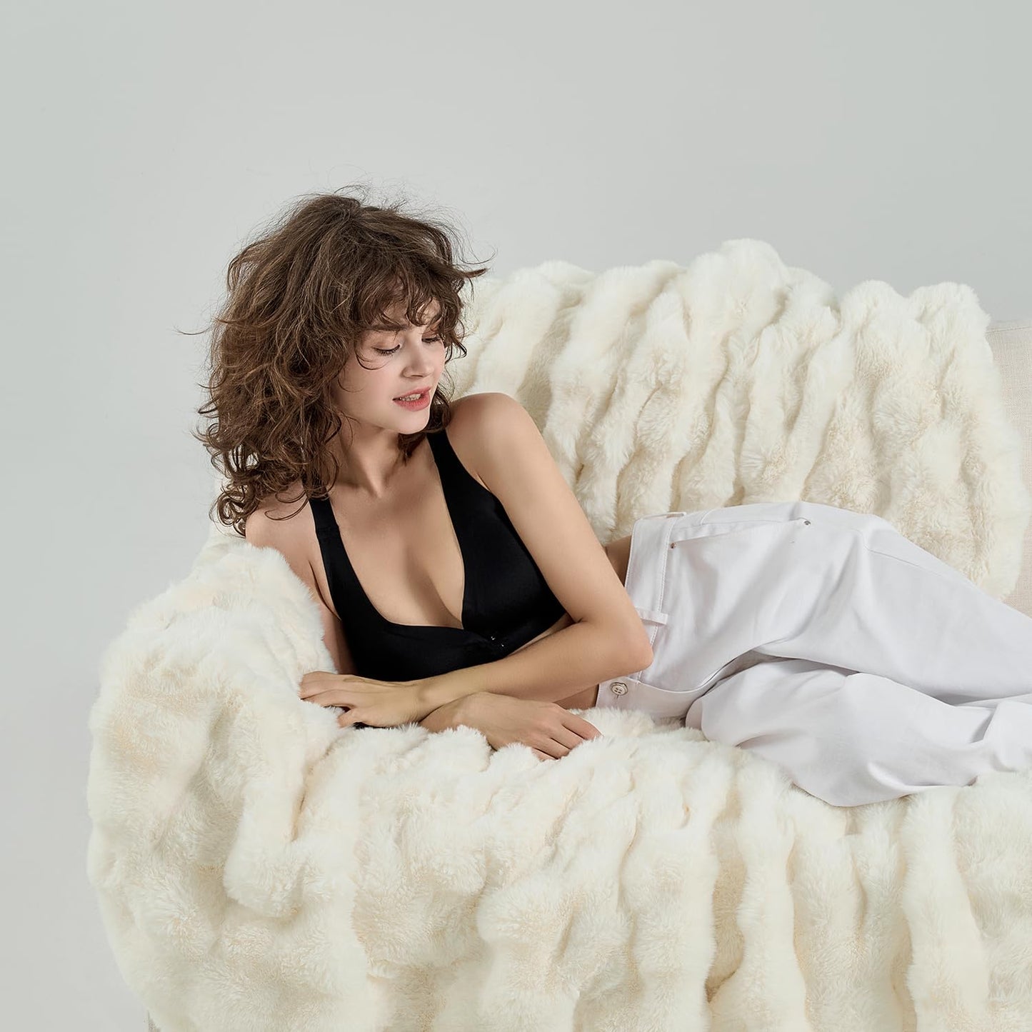 Wajade Fluffy Faux Fur Throw Blanket for Couch Bed, Luxury Soft Thick Fuzzy Plush Bubble Blanket, Warm Cozy Blanket for Sofa Chair, Ivory White 50x60