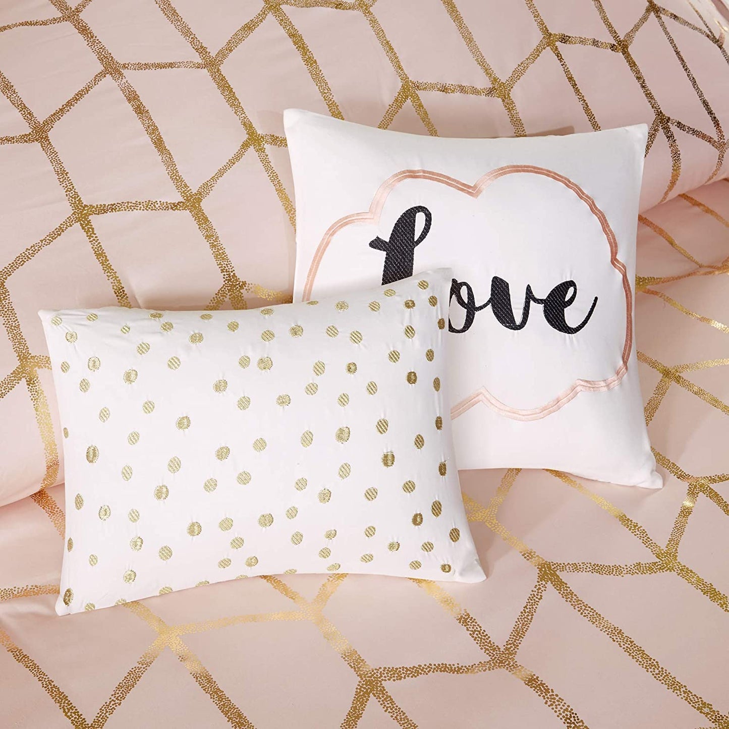 Intelligent Design Raina King/Cal King Comforter Set, Soft Microfiber, Modern Geometric Metallic Bed Set, 5 Pieces College Bedding with 2 Shams, 2 Toss Pillows Blush/Gold