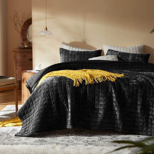 LEAONME Velvet Quilt California King-118''x106'', Lightweight Black Velvet Comforter Set with 2 Pillow Shams, Soft Oversized Bedspread Coverlet Quilted Bedding Set for All Season