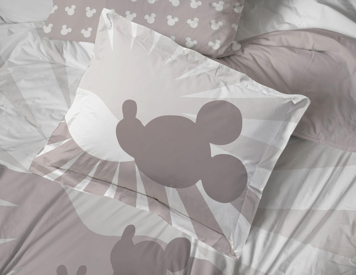 Jay Franco Disney Mickey Mouse Twin Size Comforter Set - 5 Piece Bedding Includes Sheet Set & Pillow Covers - Super Soft Cozy Bedding
