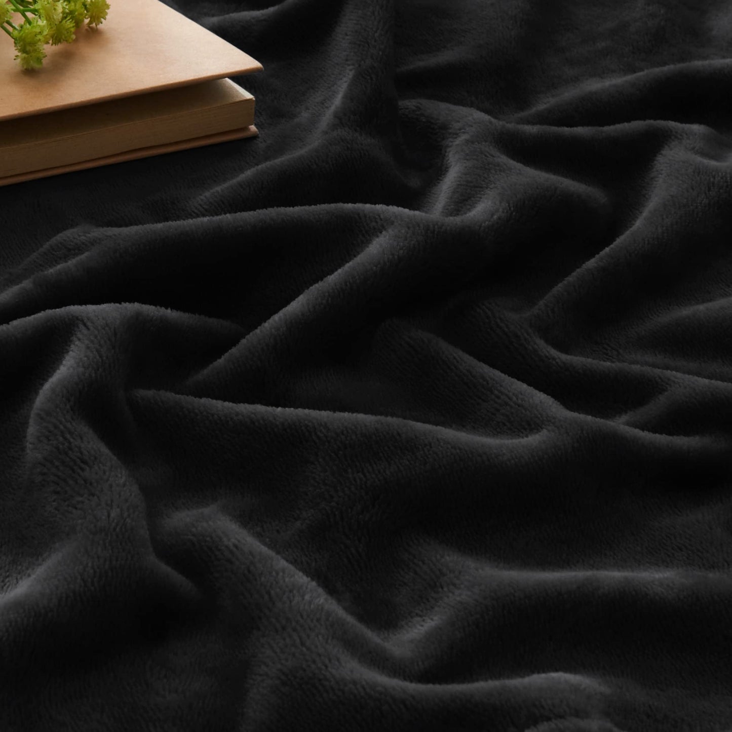BEDELITE 2 Pieces Fleece Blankets (Black & Grey, 50"x60"), Luxury Plush Cozy Fuzzy Blankets